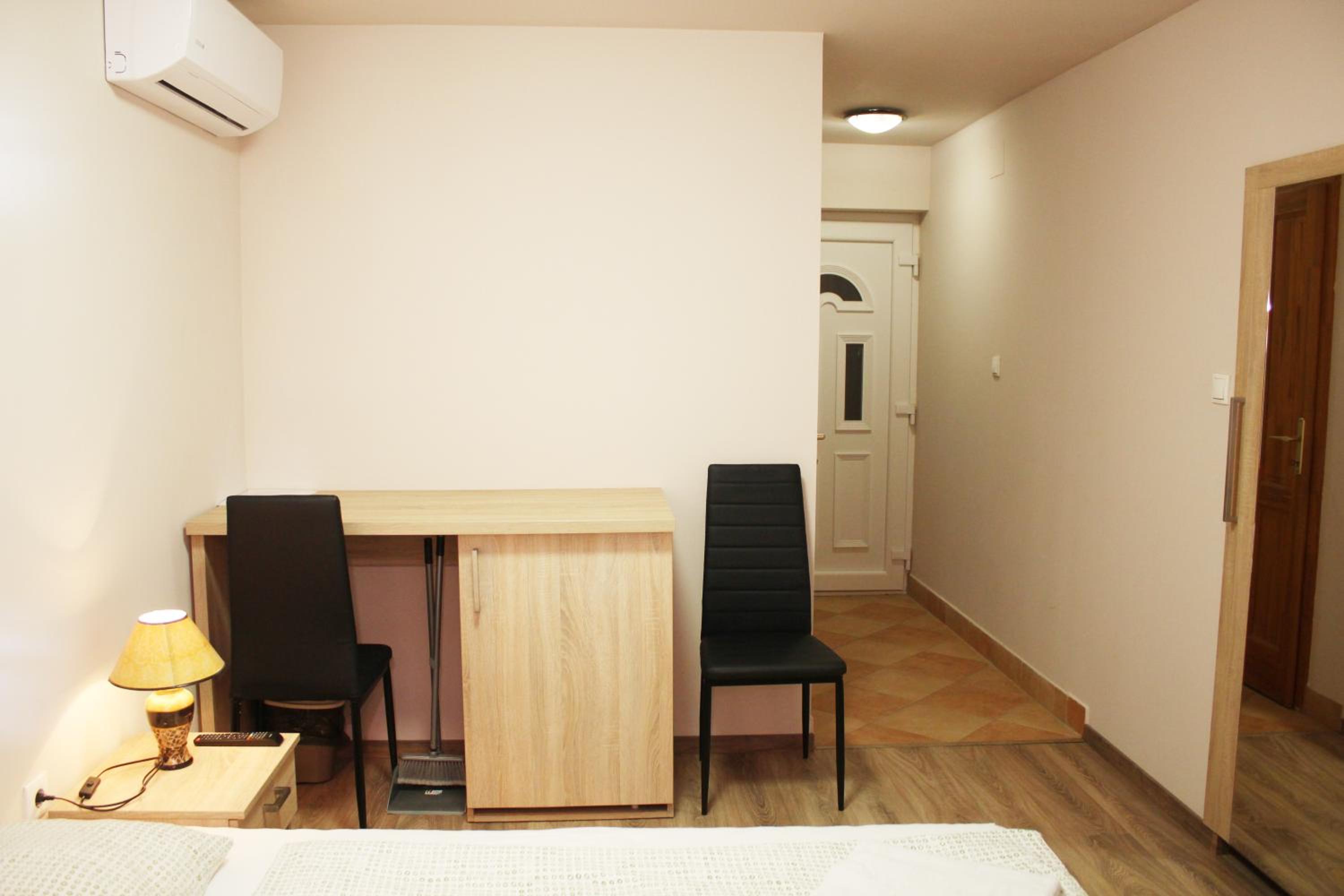 Small Twin Room photo 1