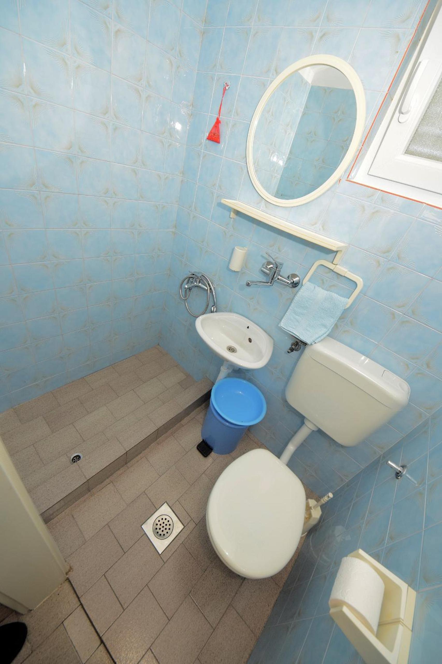Studio Apartment - Photo 2