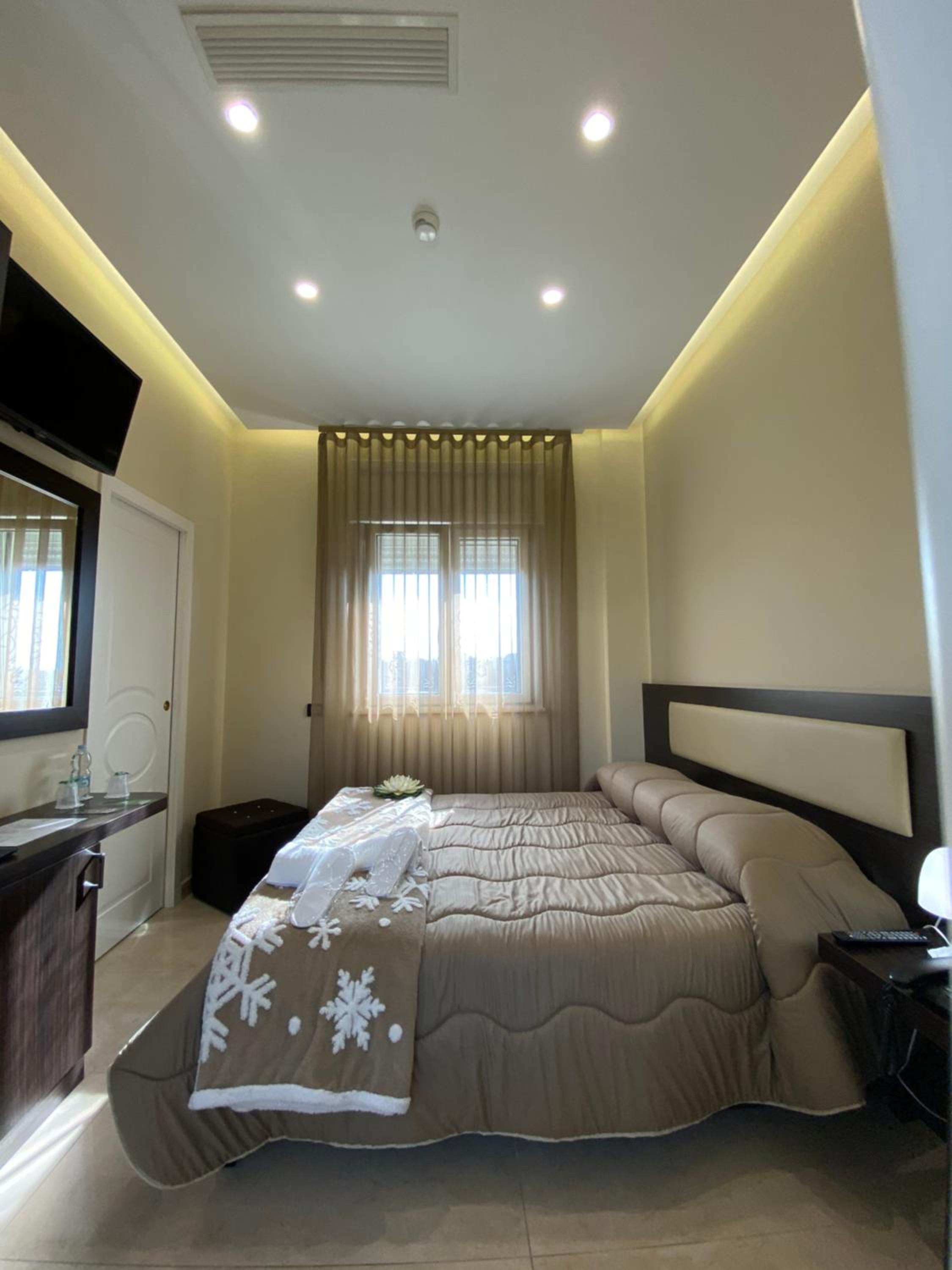 Economy Double Room photo 3