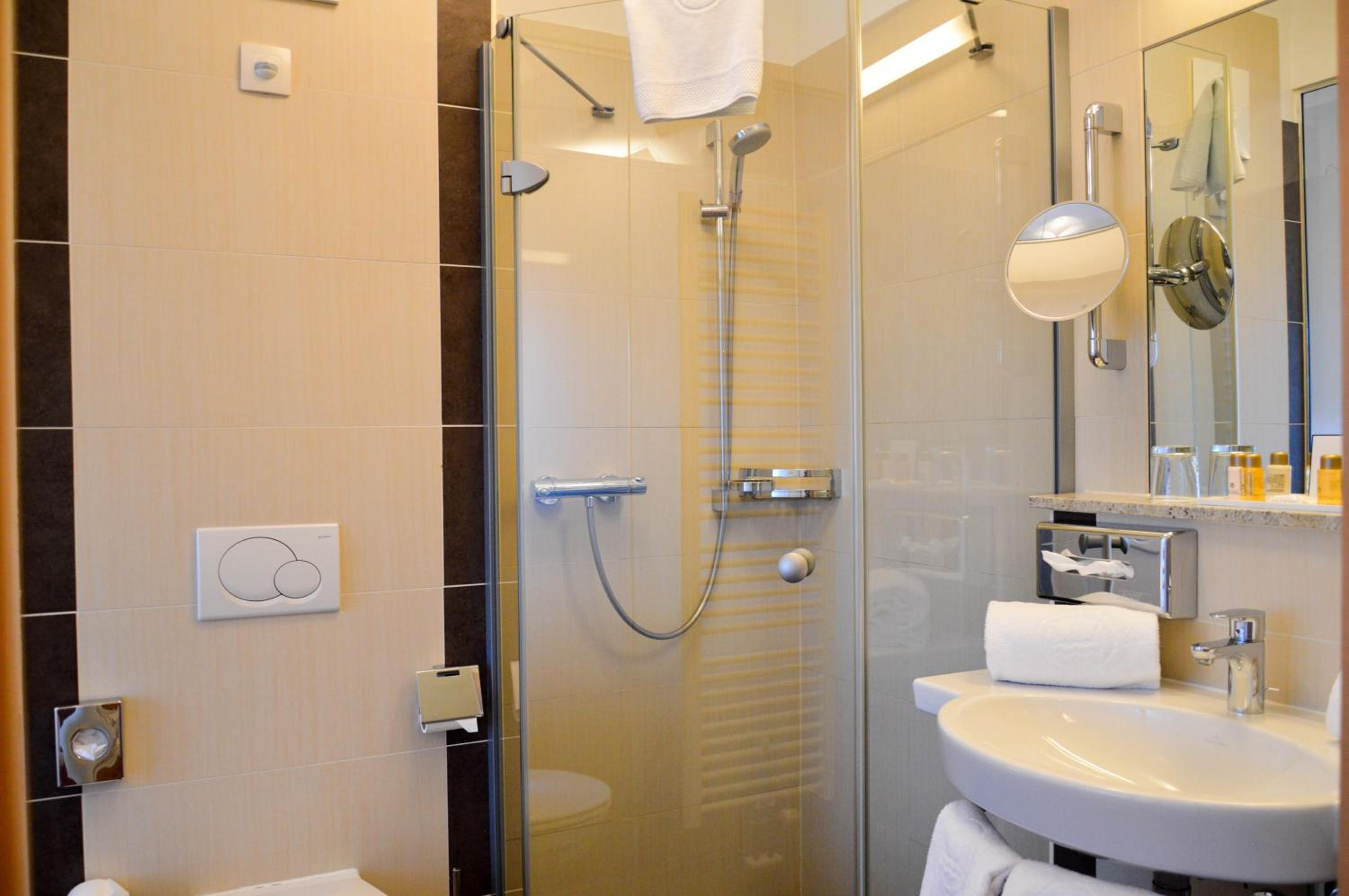 Double Room with Balcony - Photo 2