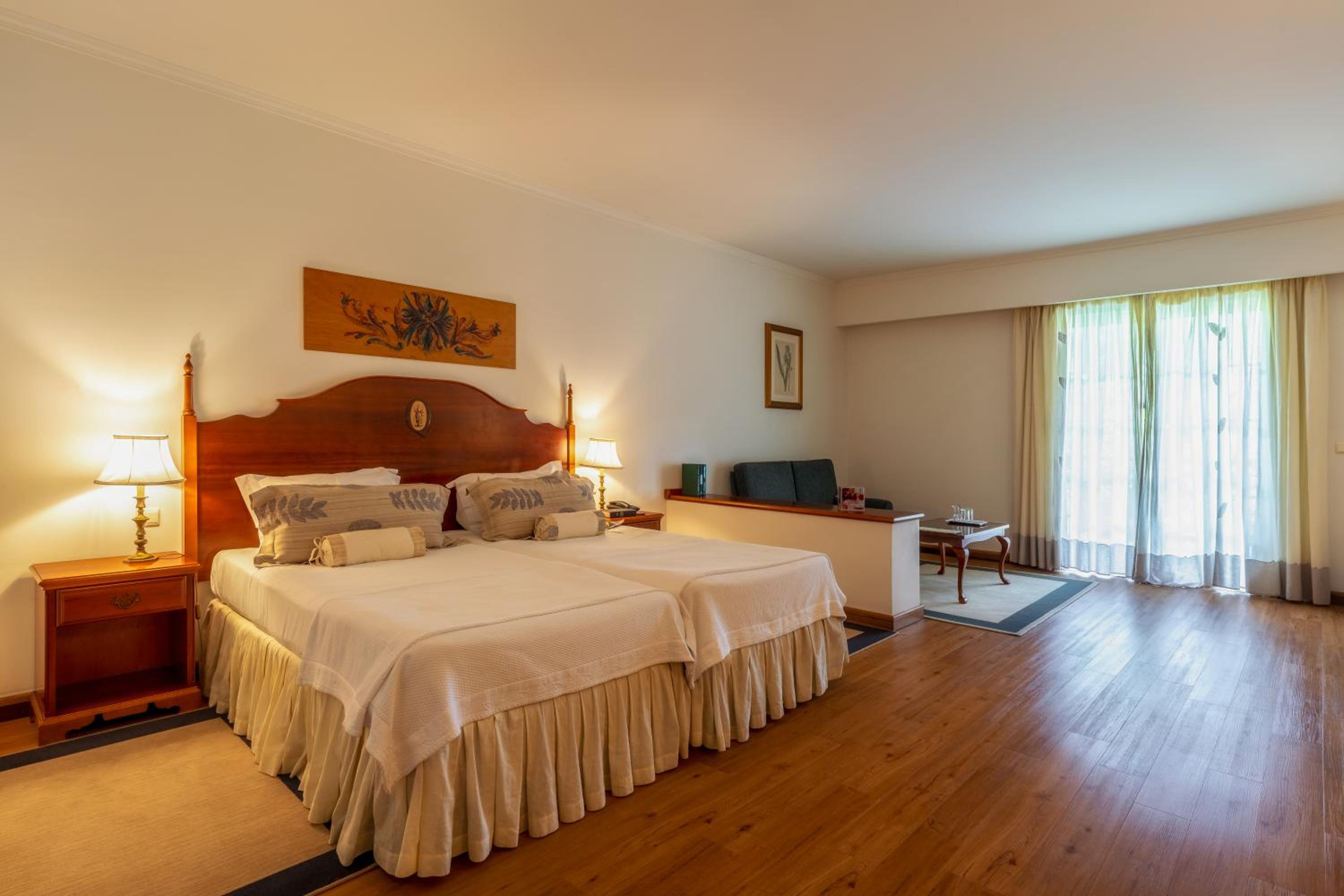 Junior Suite with Garden View and Balcony - Photo 7