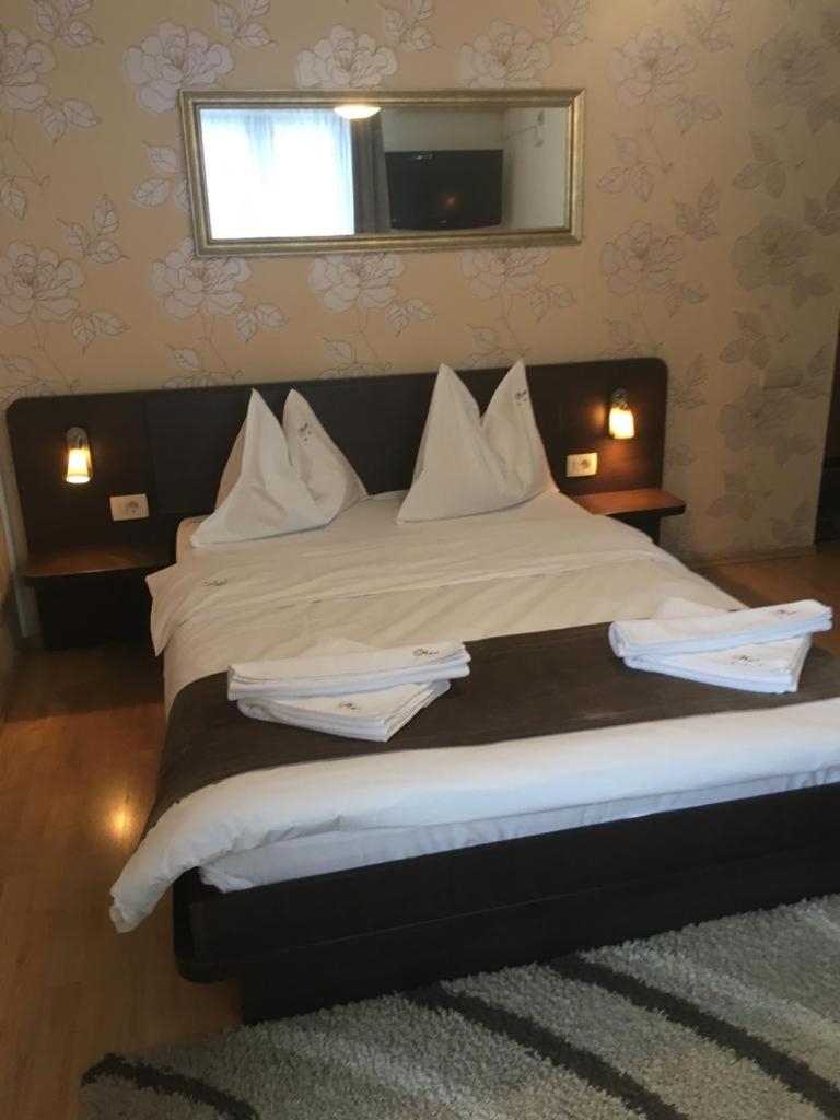 Double Room with Private Bathroom - Photo 5
