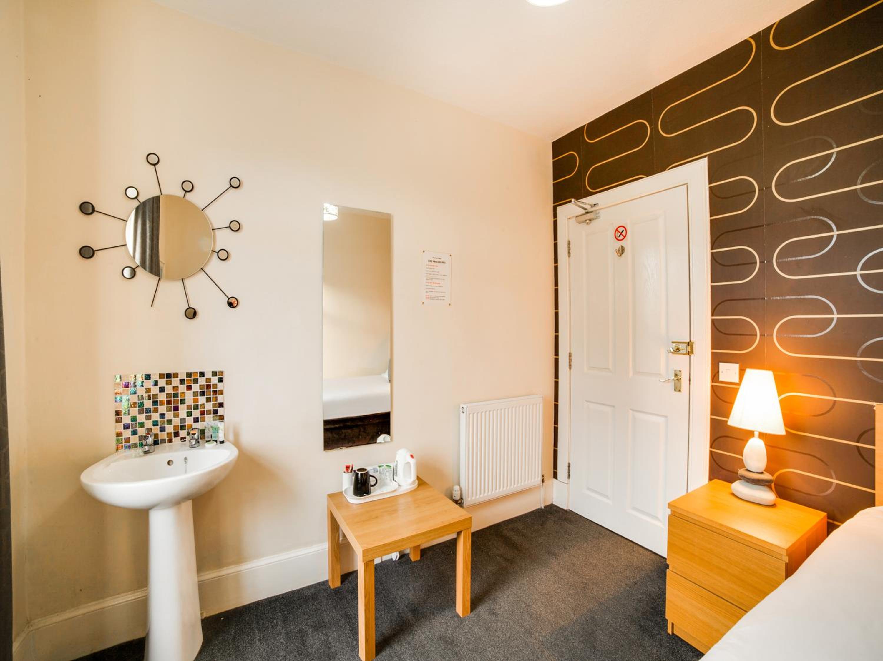 Standard Single Room With Shared Bathroom