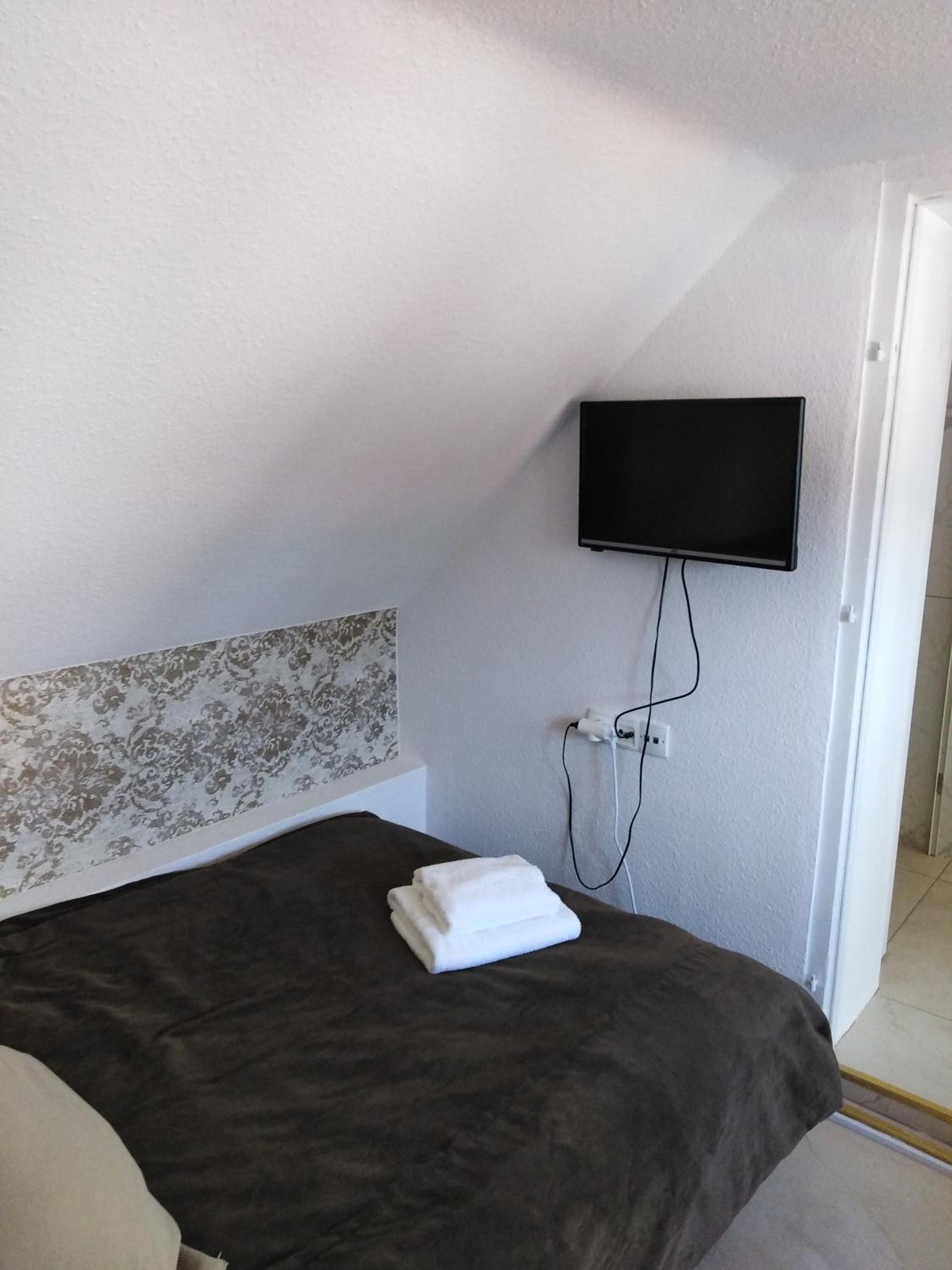 Single Room with Bath photo 1