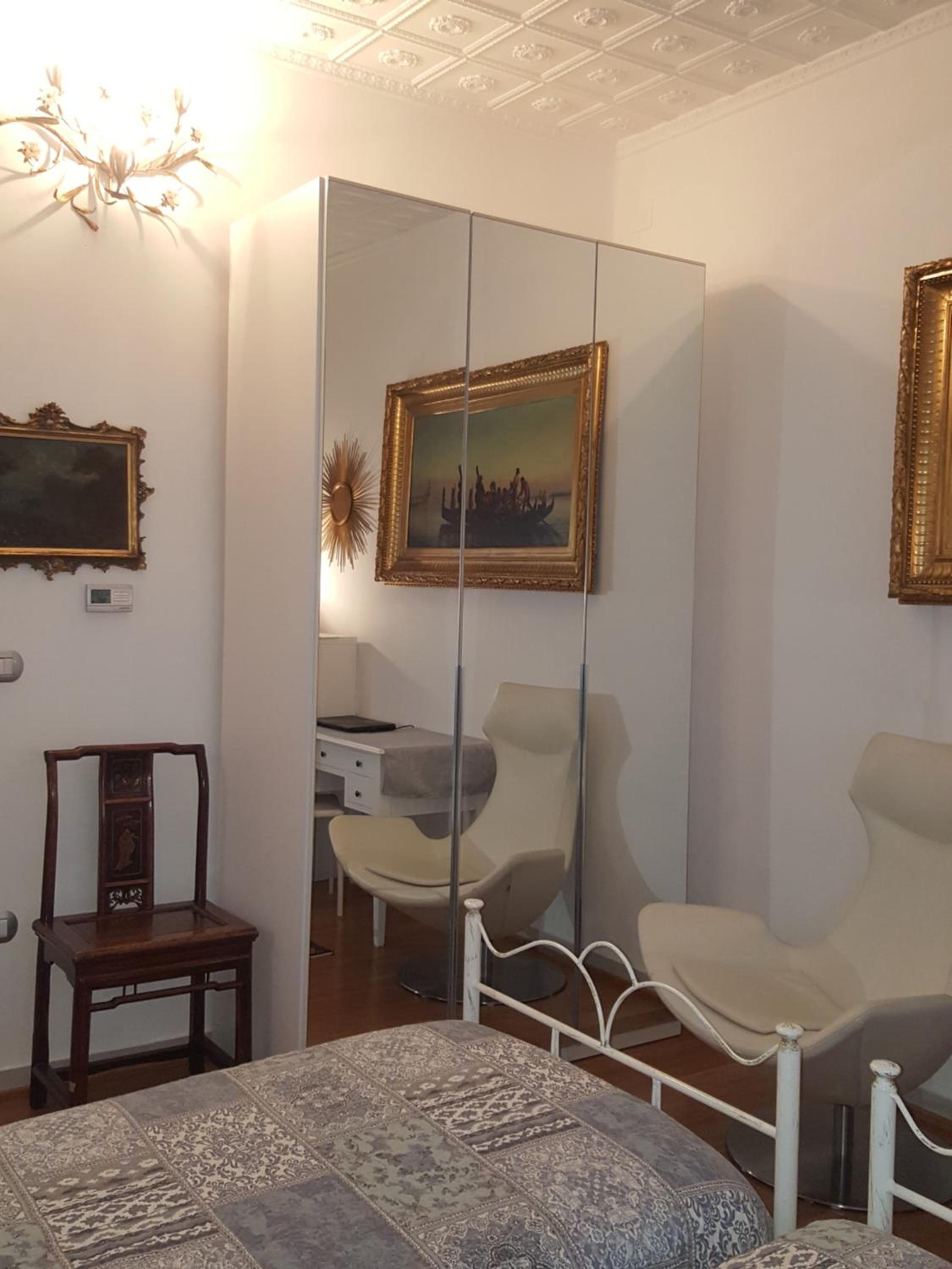 Twin Room with External Private Bathroom