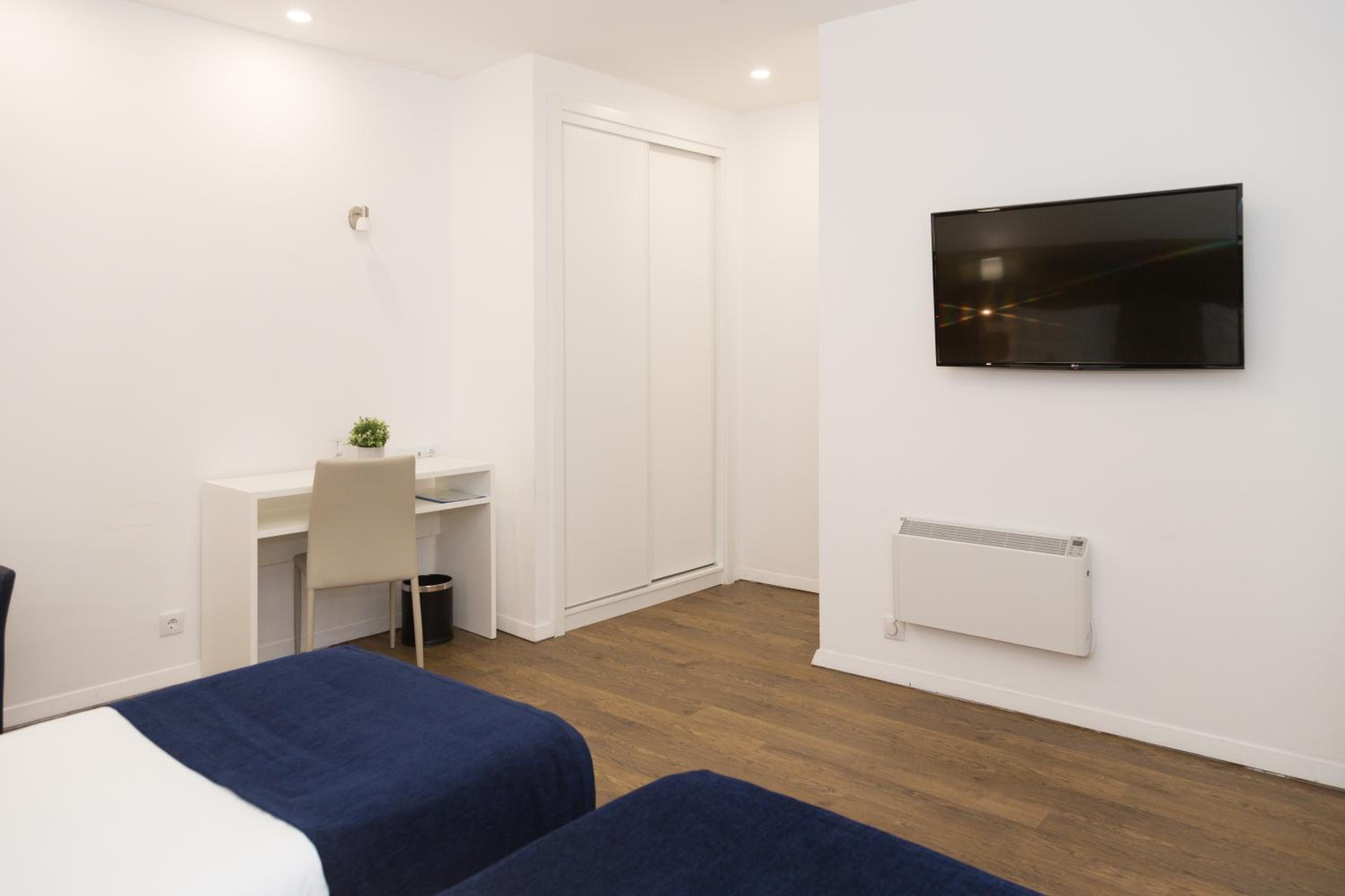 Twin Room with Garden View - Photo 1