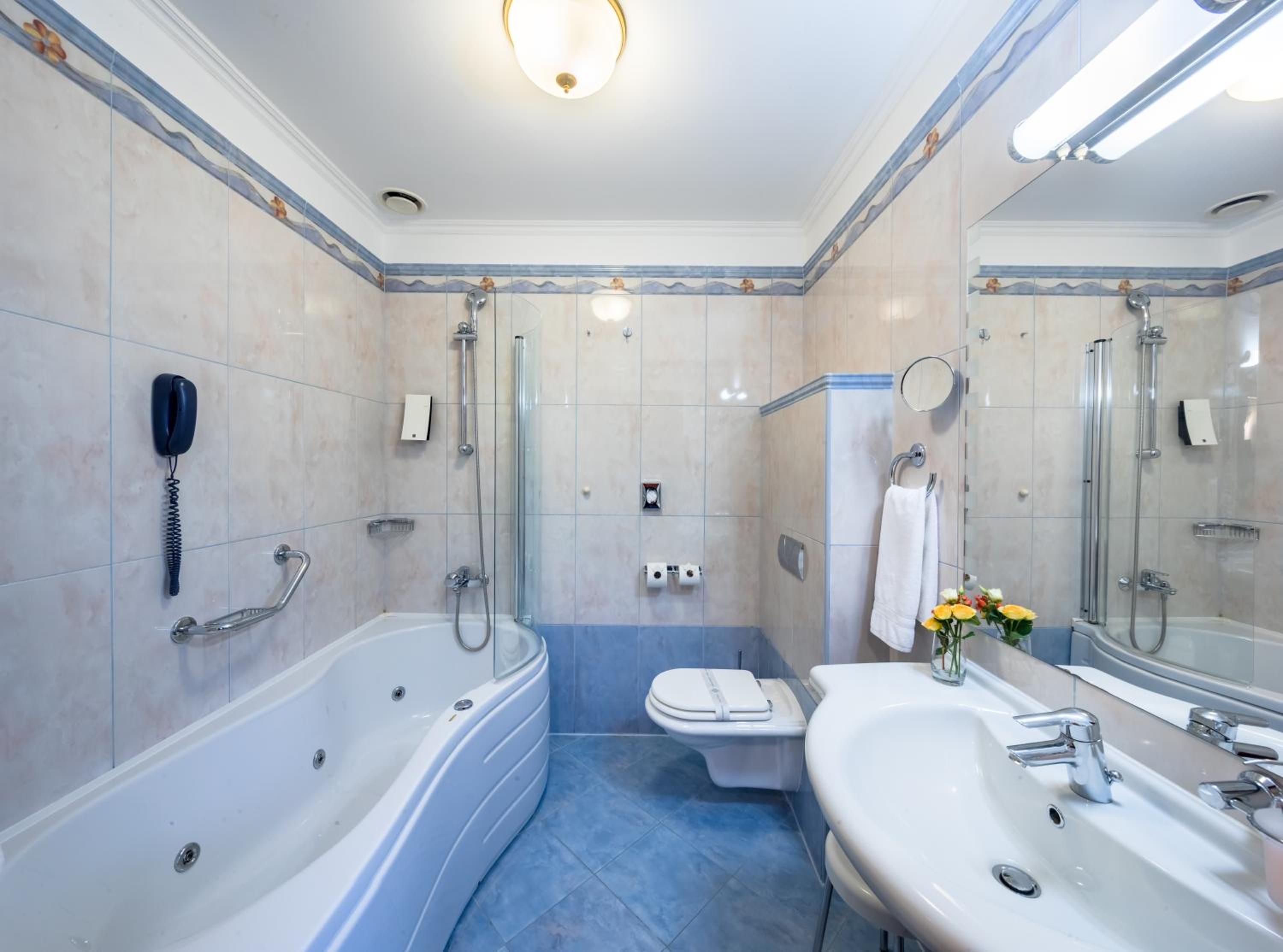 Double or Twin Room - Photo 3