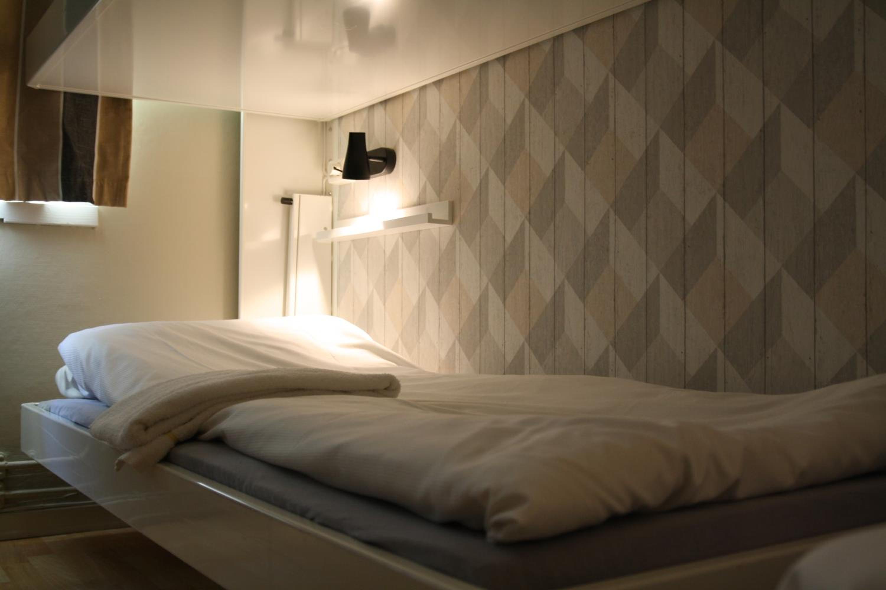 Bed in 6-Bed Male Dormitory Room photo 2