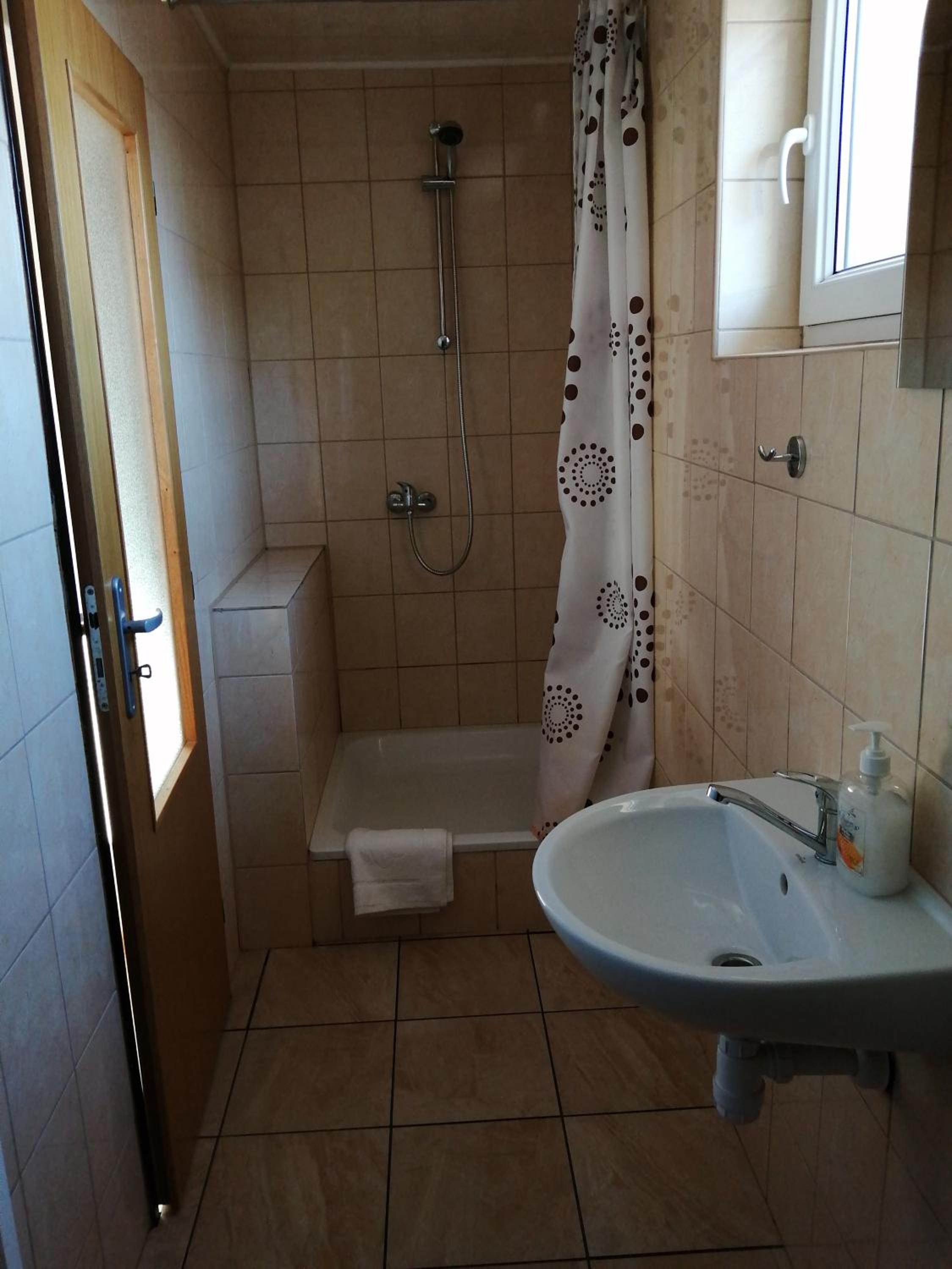 Triple Room with Balcony - Photo 6
