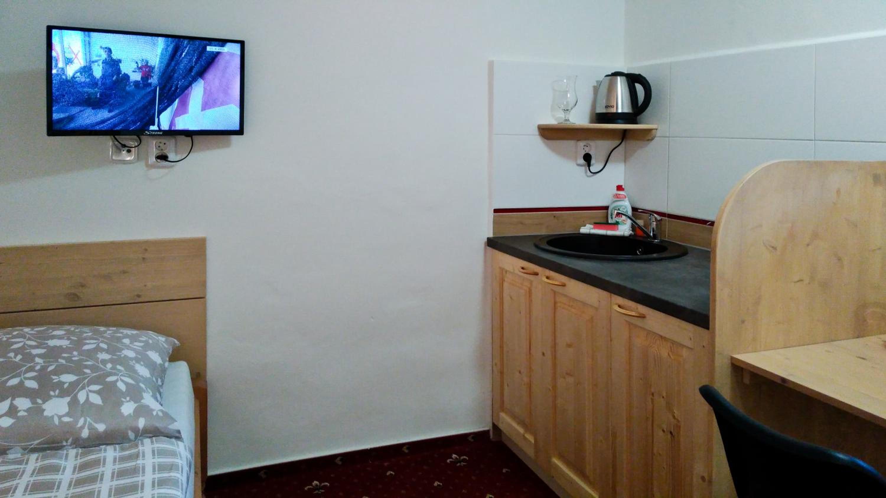 Single Room with Bathroom photo 2