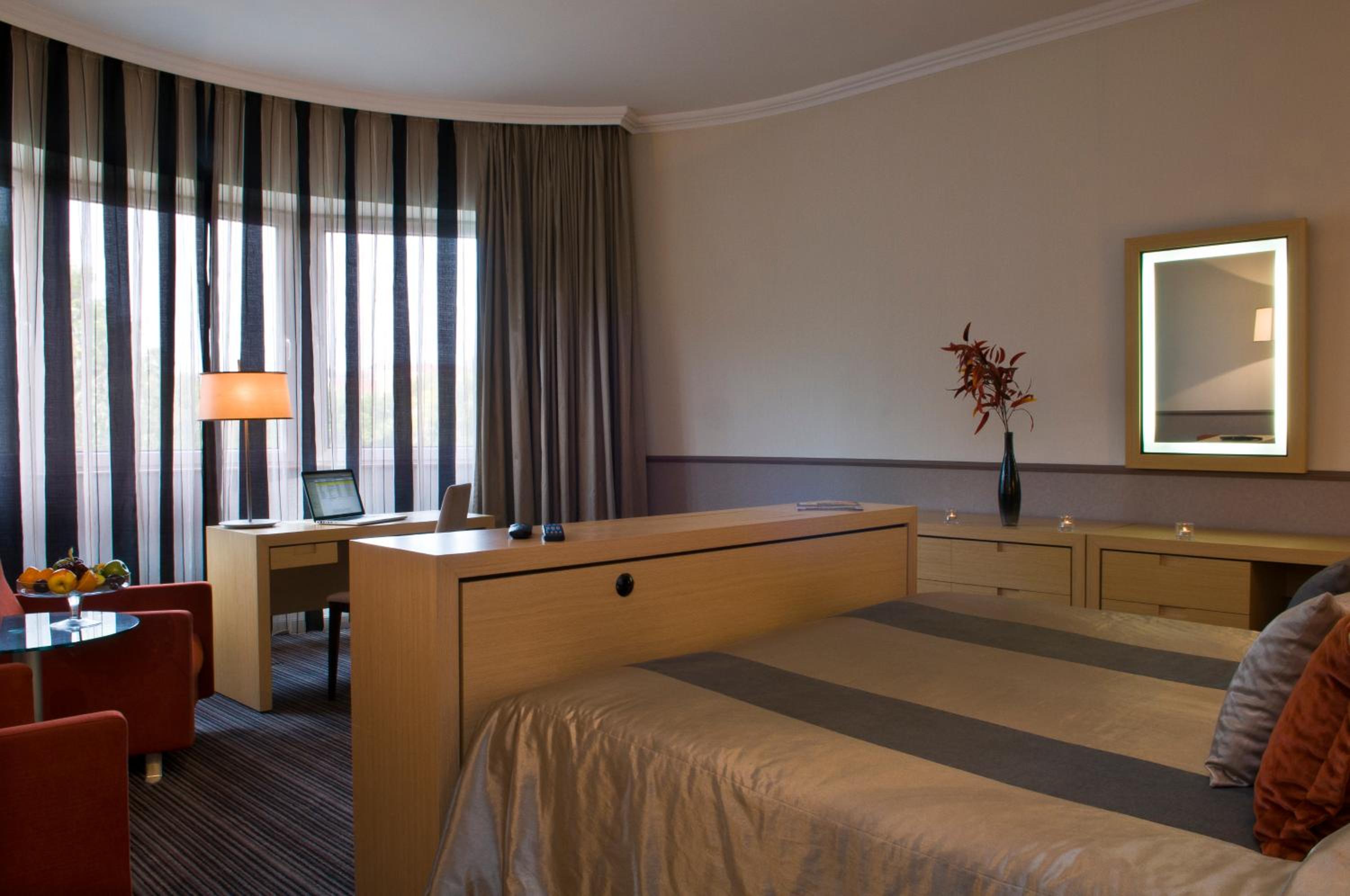 Ambassador Suite thumbnail 6