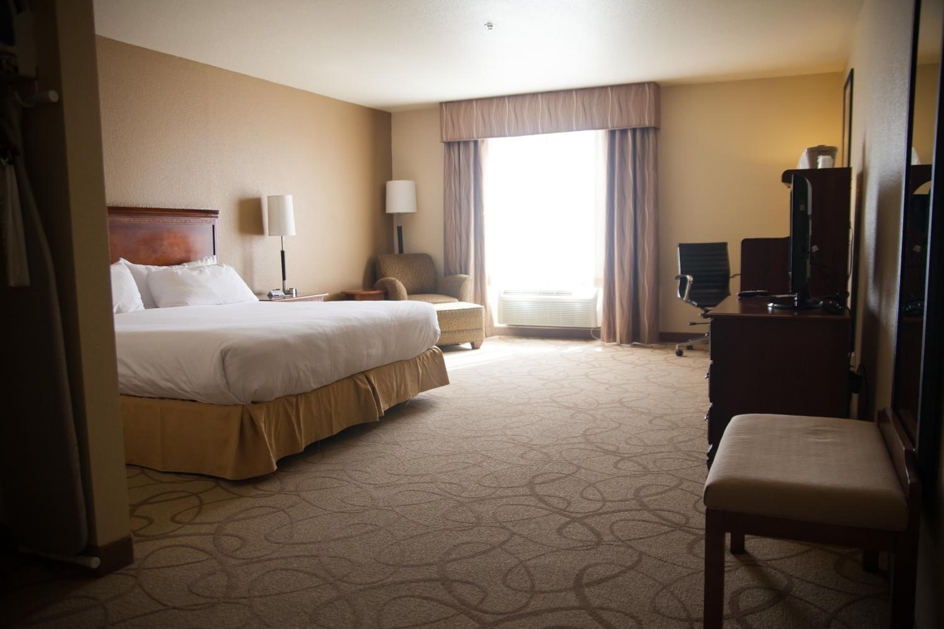 Standard King Room - Accessible photo 1