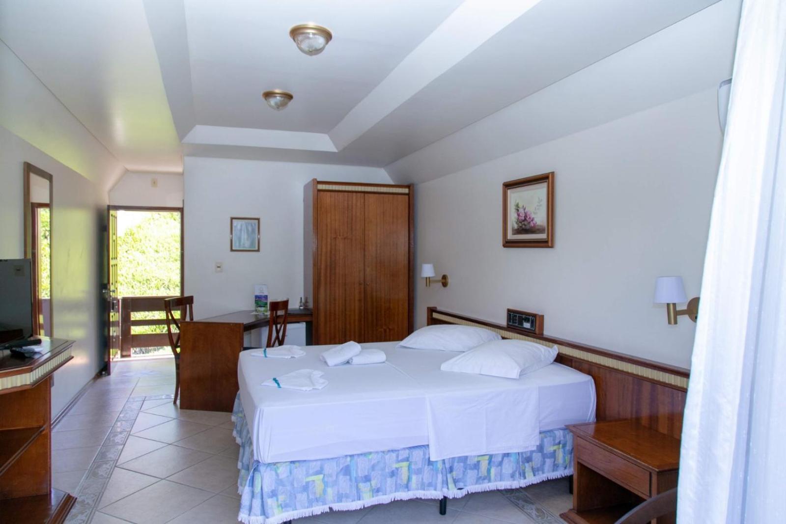 Large Double or Twin Room photo 1