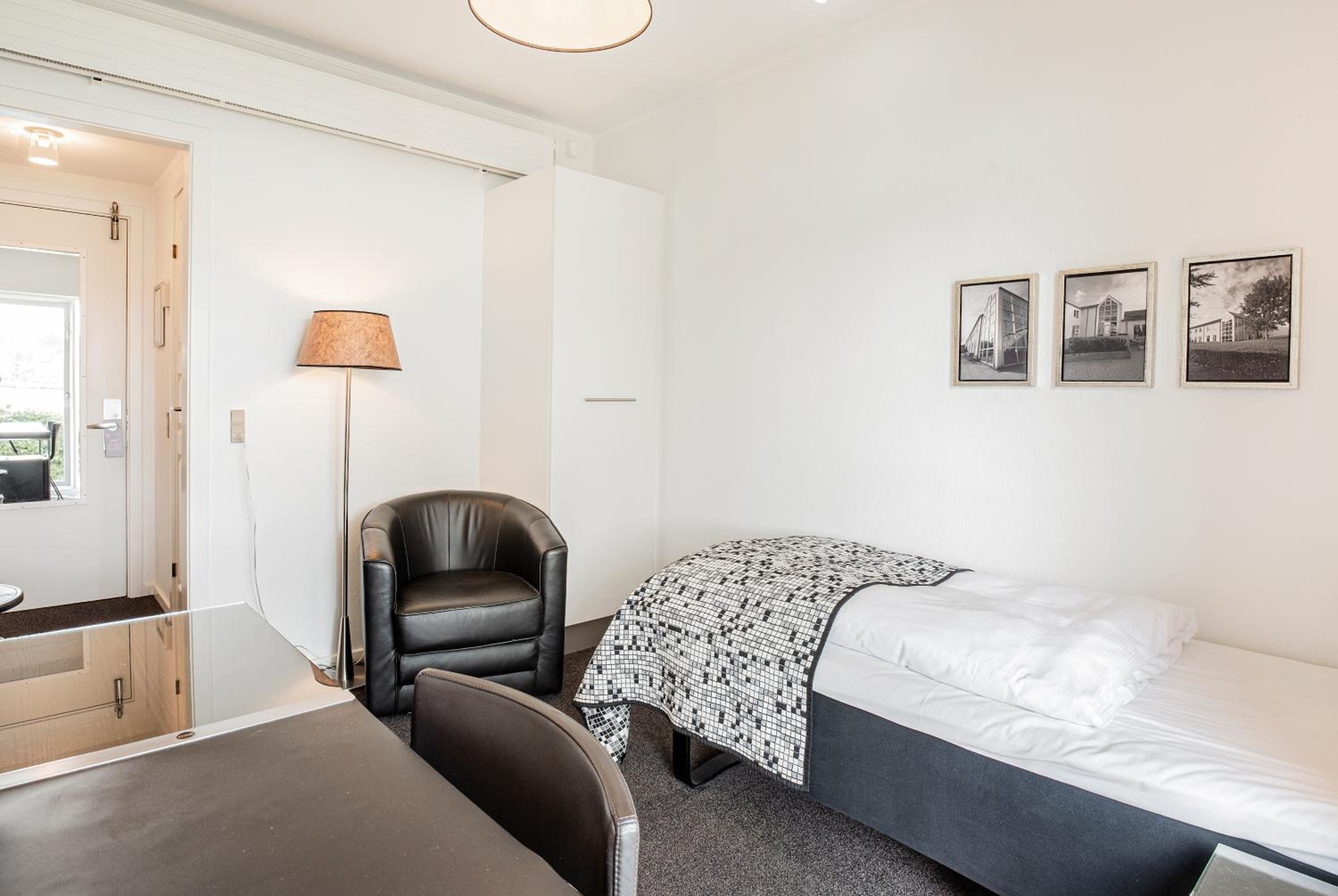 Single Room with Lake View