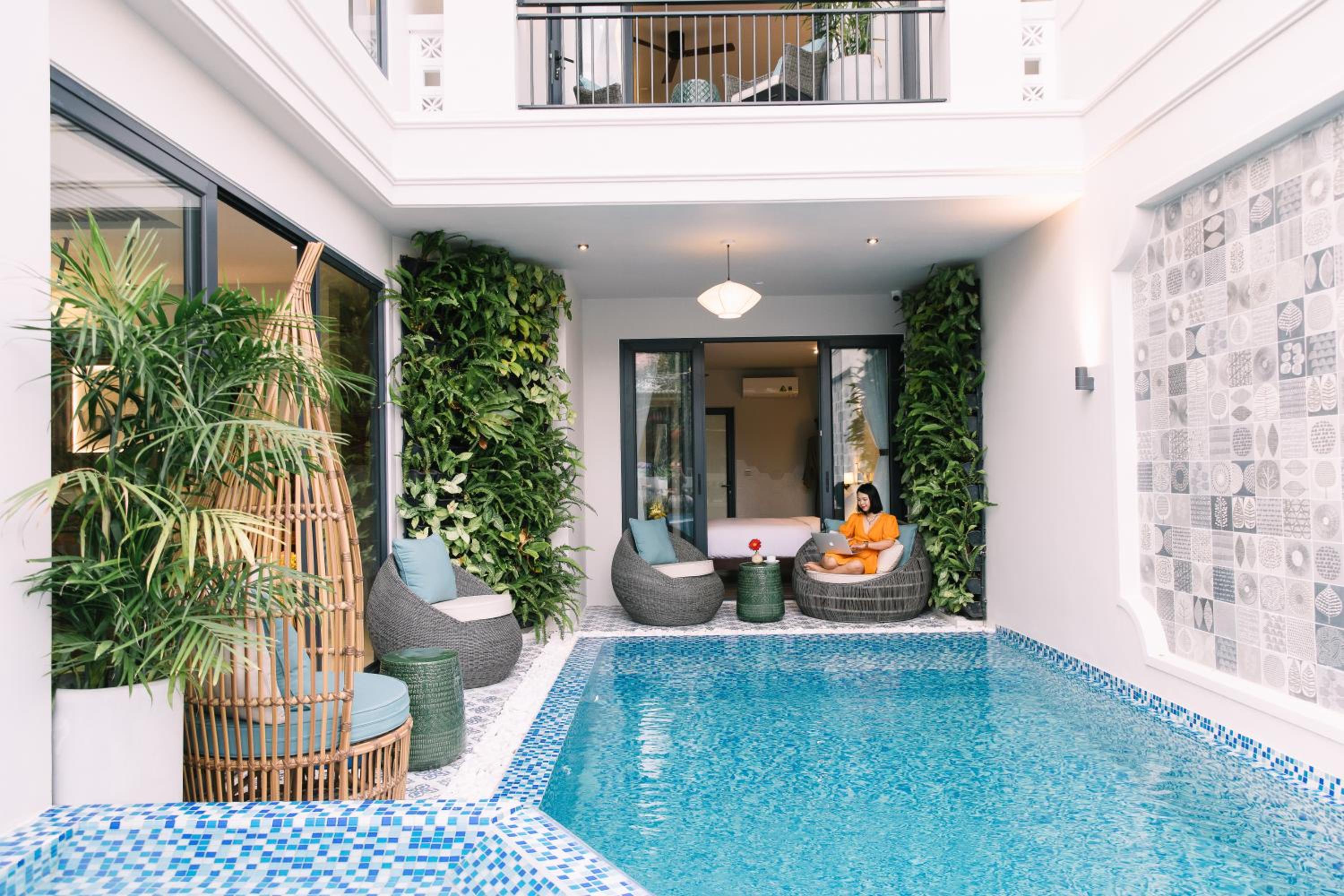 Twin Room with Balcony - Photo 10