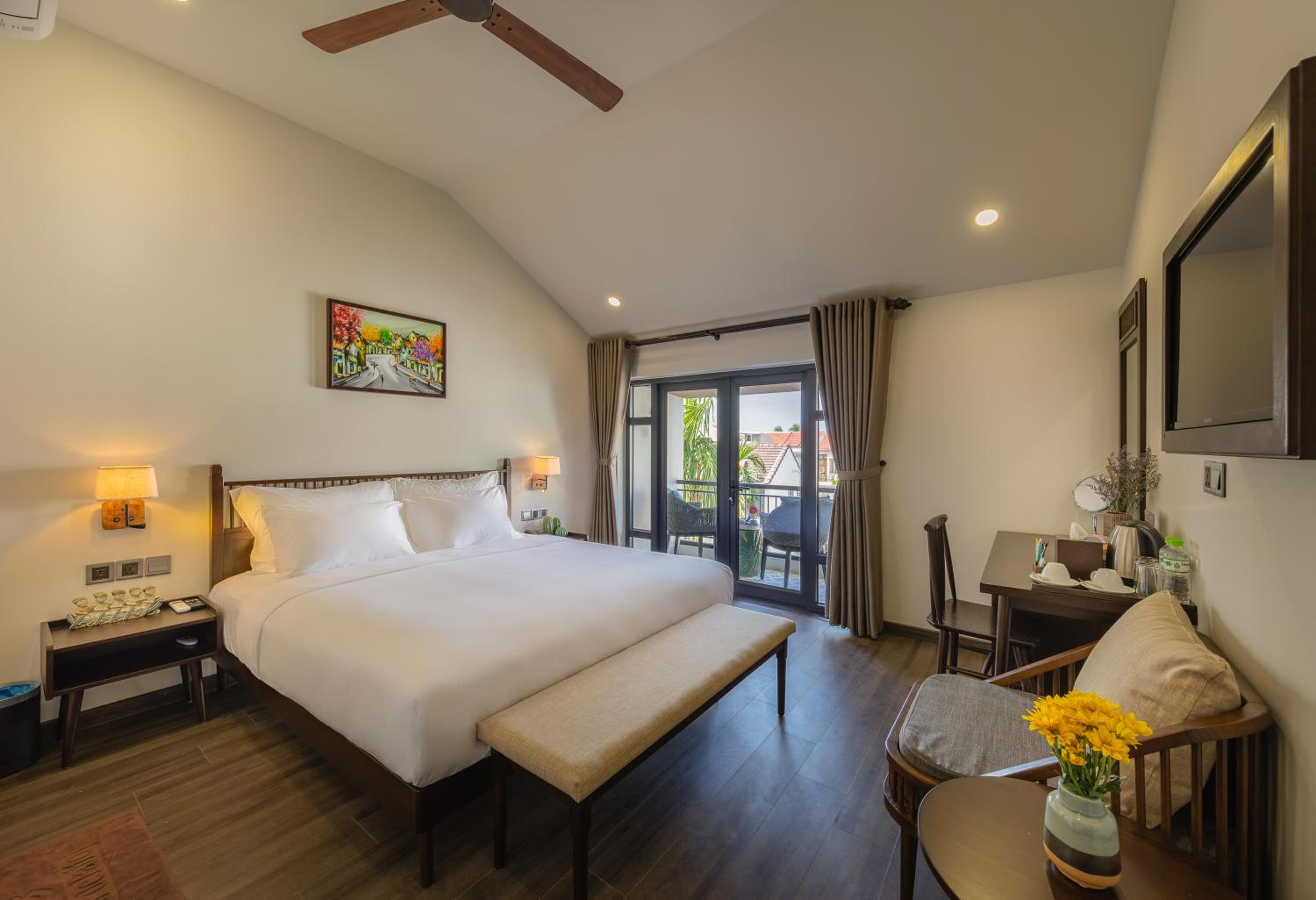 King Suite with Balcony - 1 year voucher to freely change your stay date - Photo 4