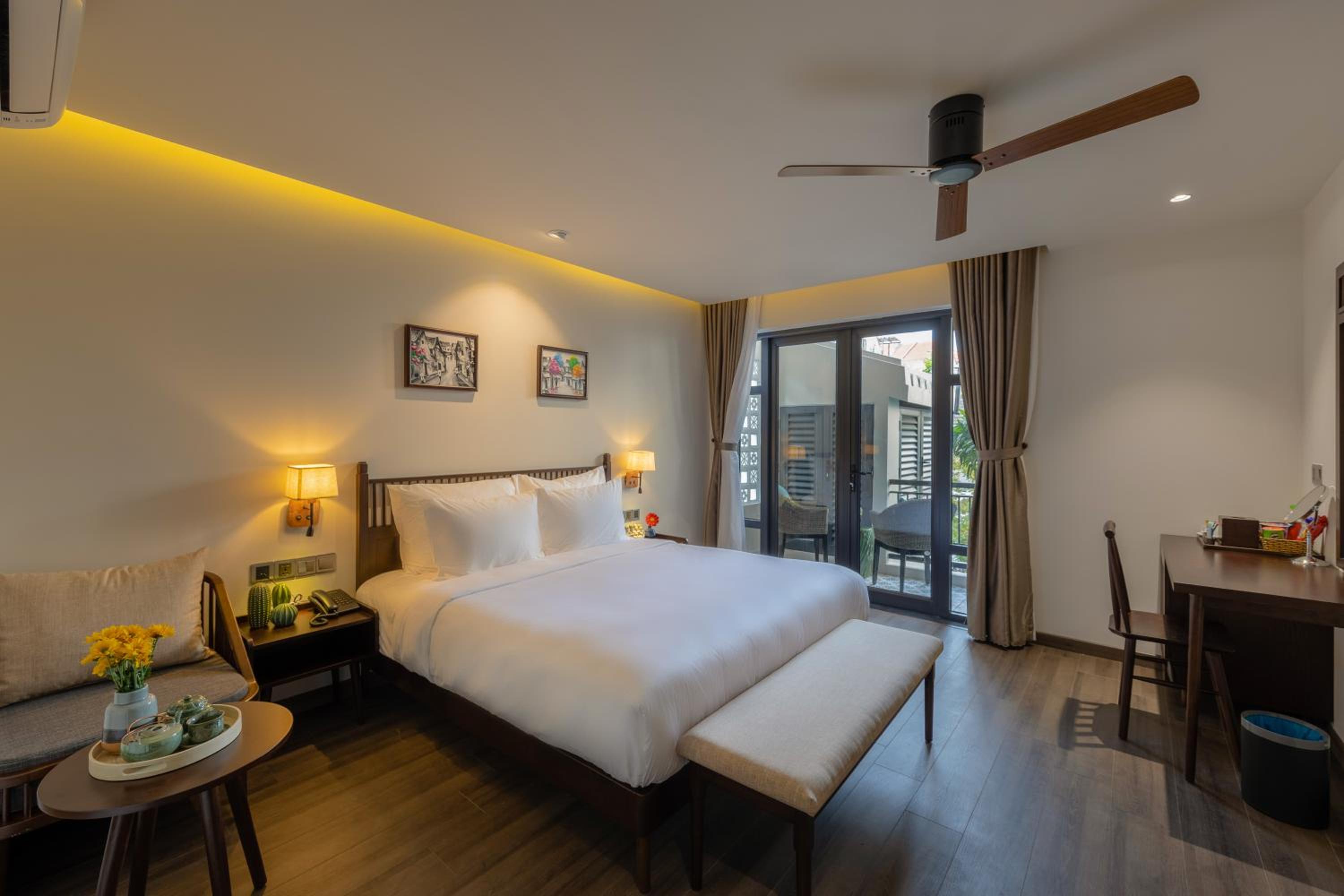 King Suite with Balcony - 1 year voucher to freely change your stay date - Photo 6