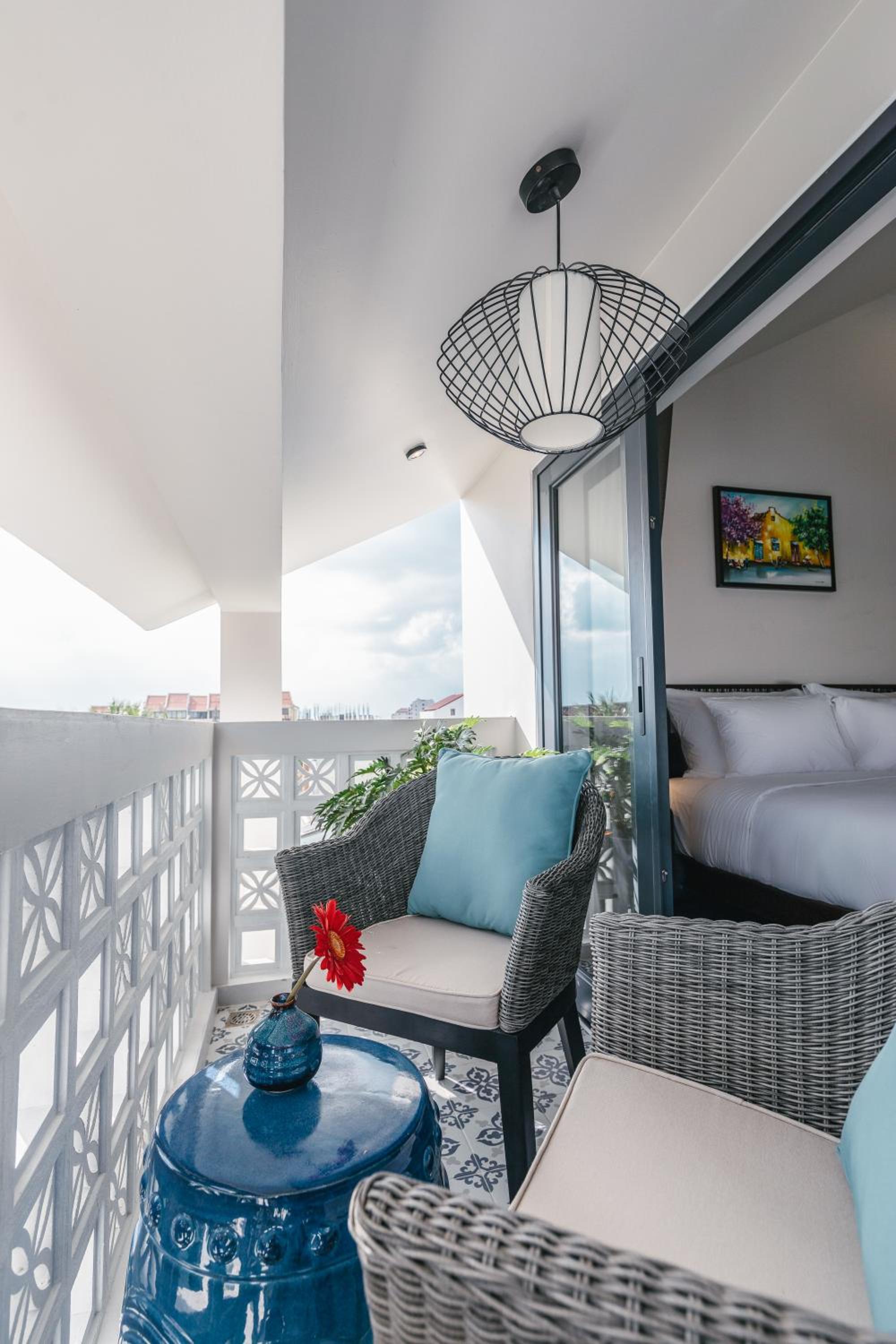 King Suite with Balcony - 1 year voucher to freely change your stay date - Photo 26