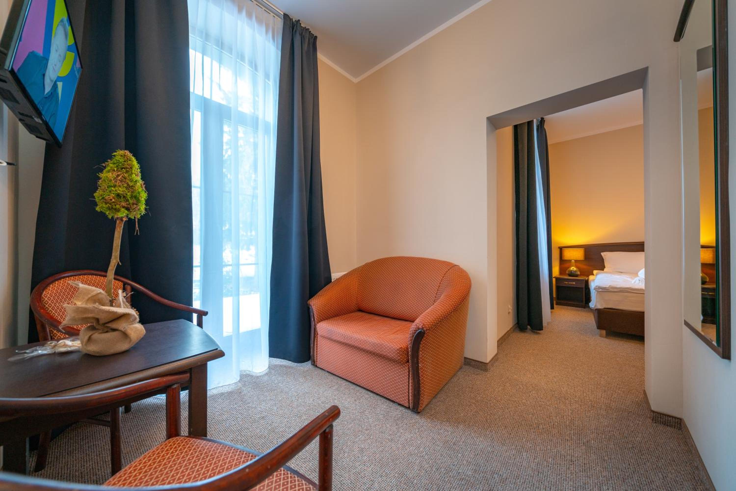 Deluxe Double Room (2 Adults + 1 Child) photo 1