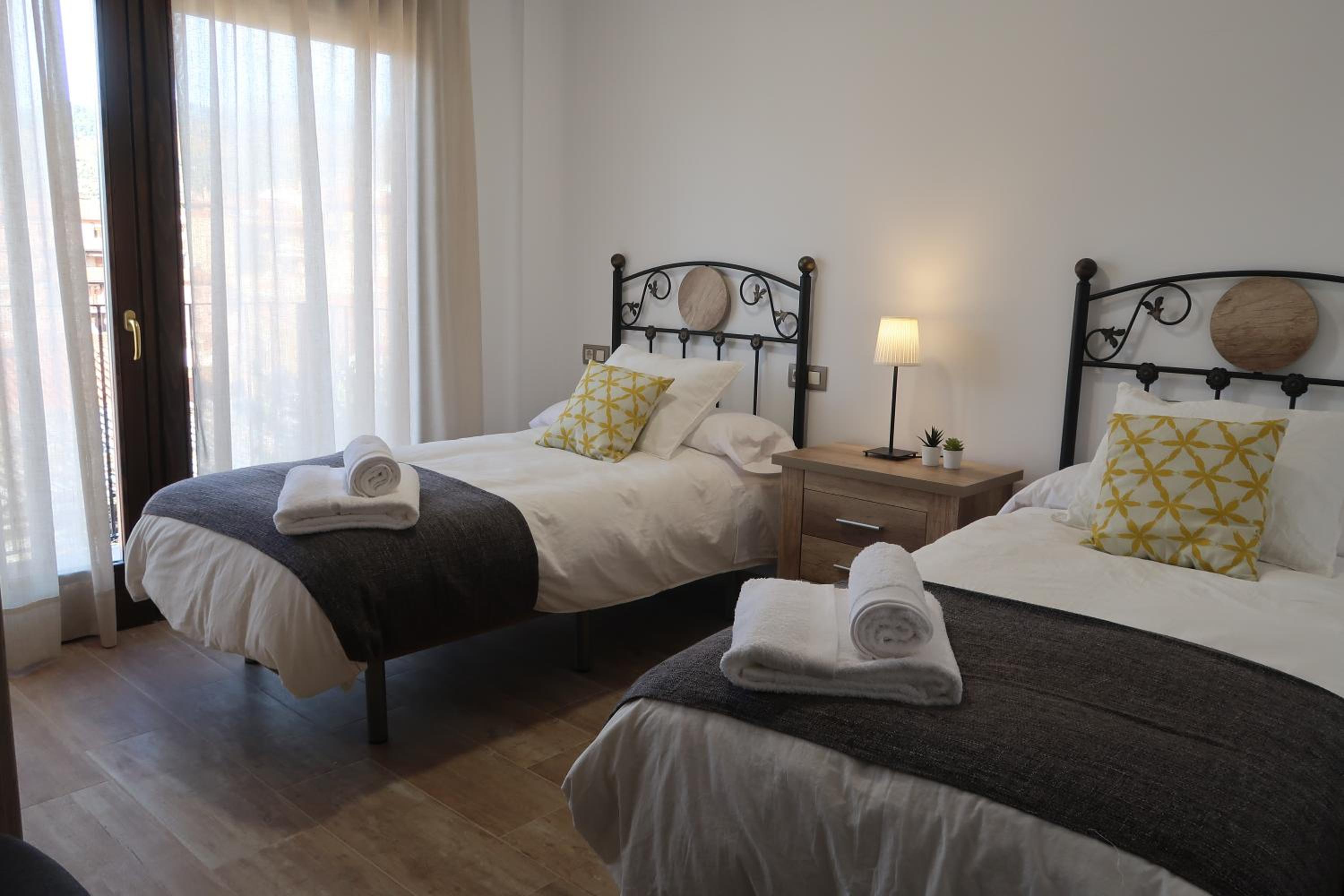Three-Bedroom Apartment with Mountain View photo 3