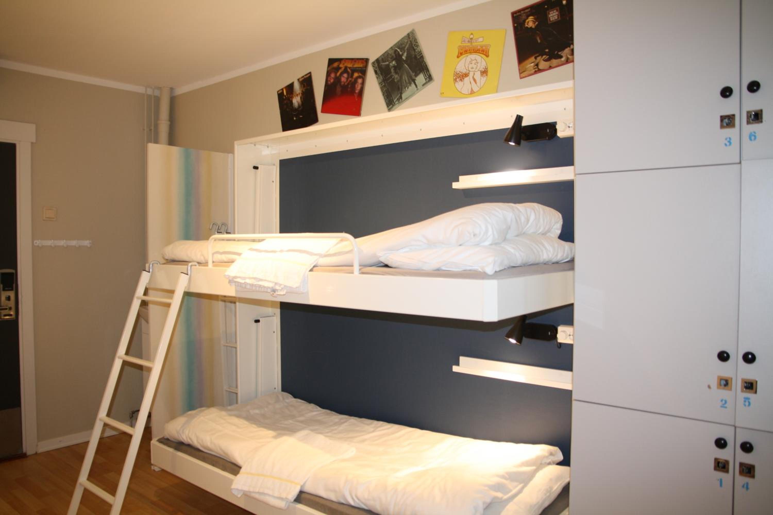 Bed in 6-Bed Female Dormitory Room photo 2