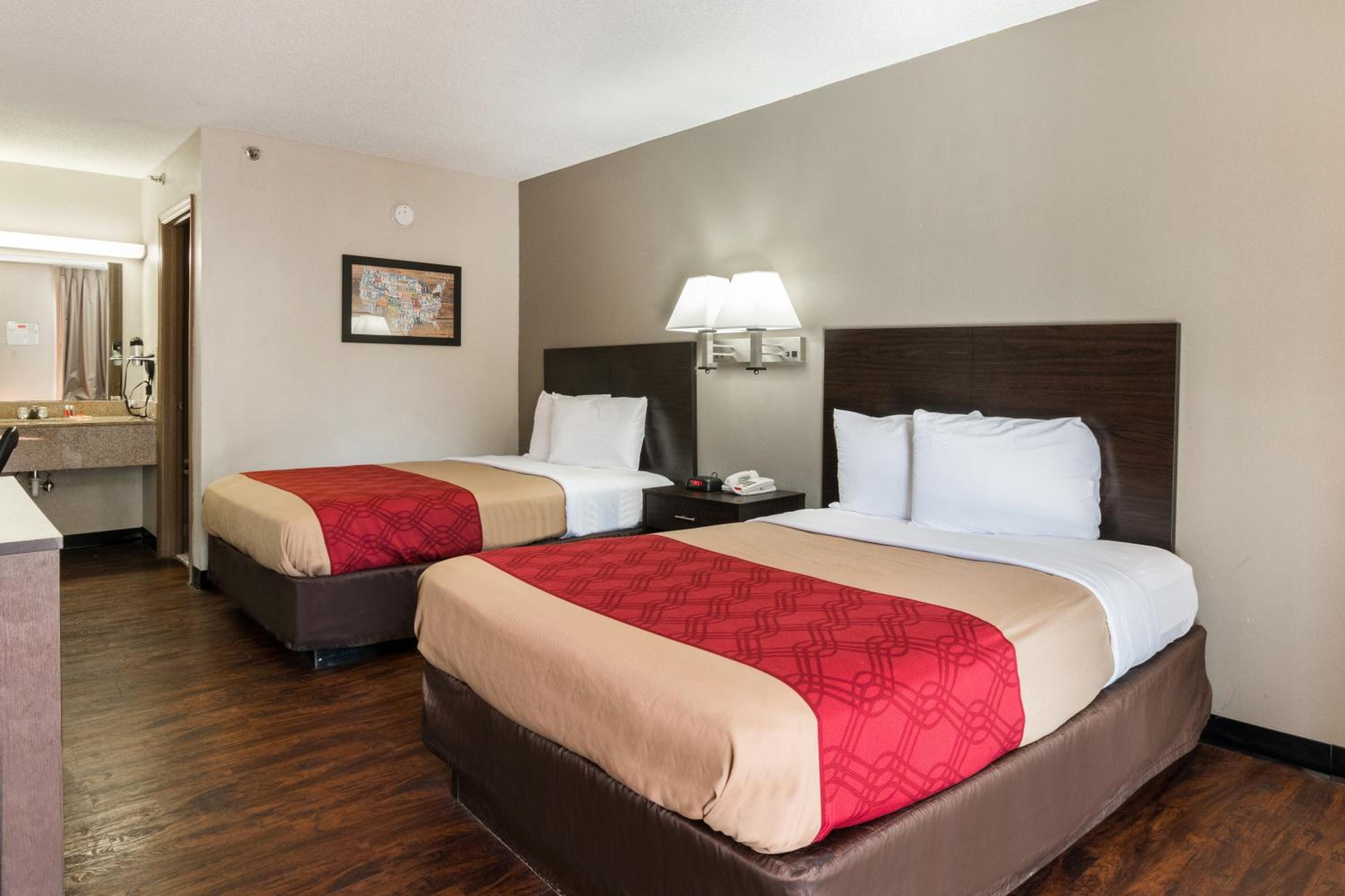 Double Room with Two Double Beds - Smoking - Photo 2