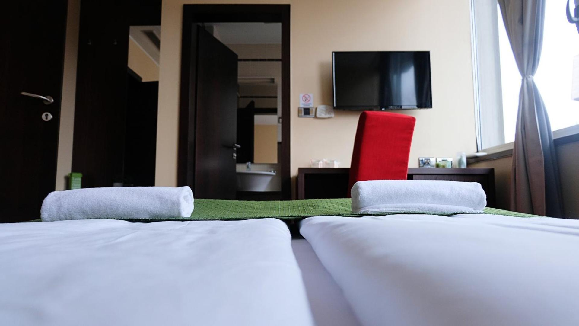 Double Room With Private Bathroom photo 3