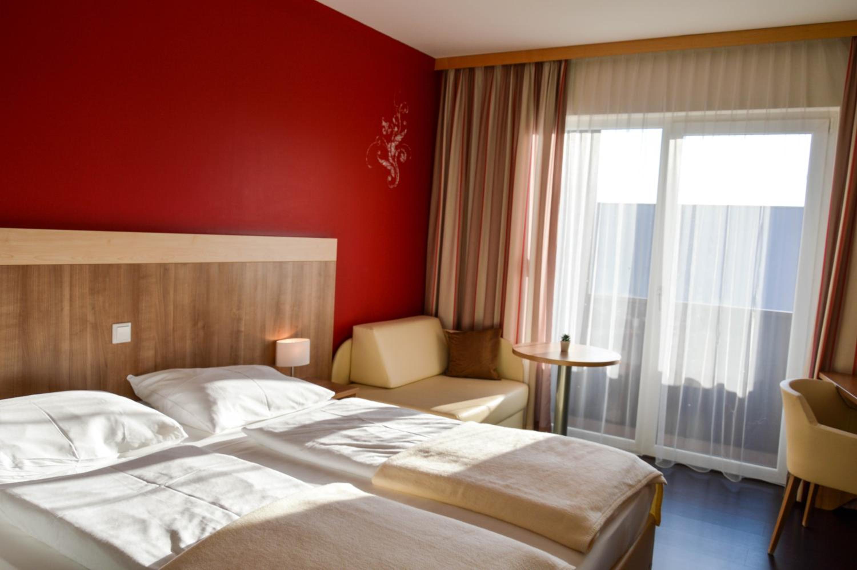 Double Room with Balcony - Photo 5
