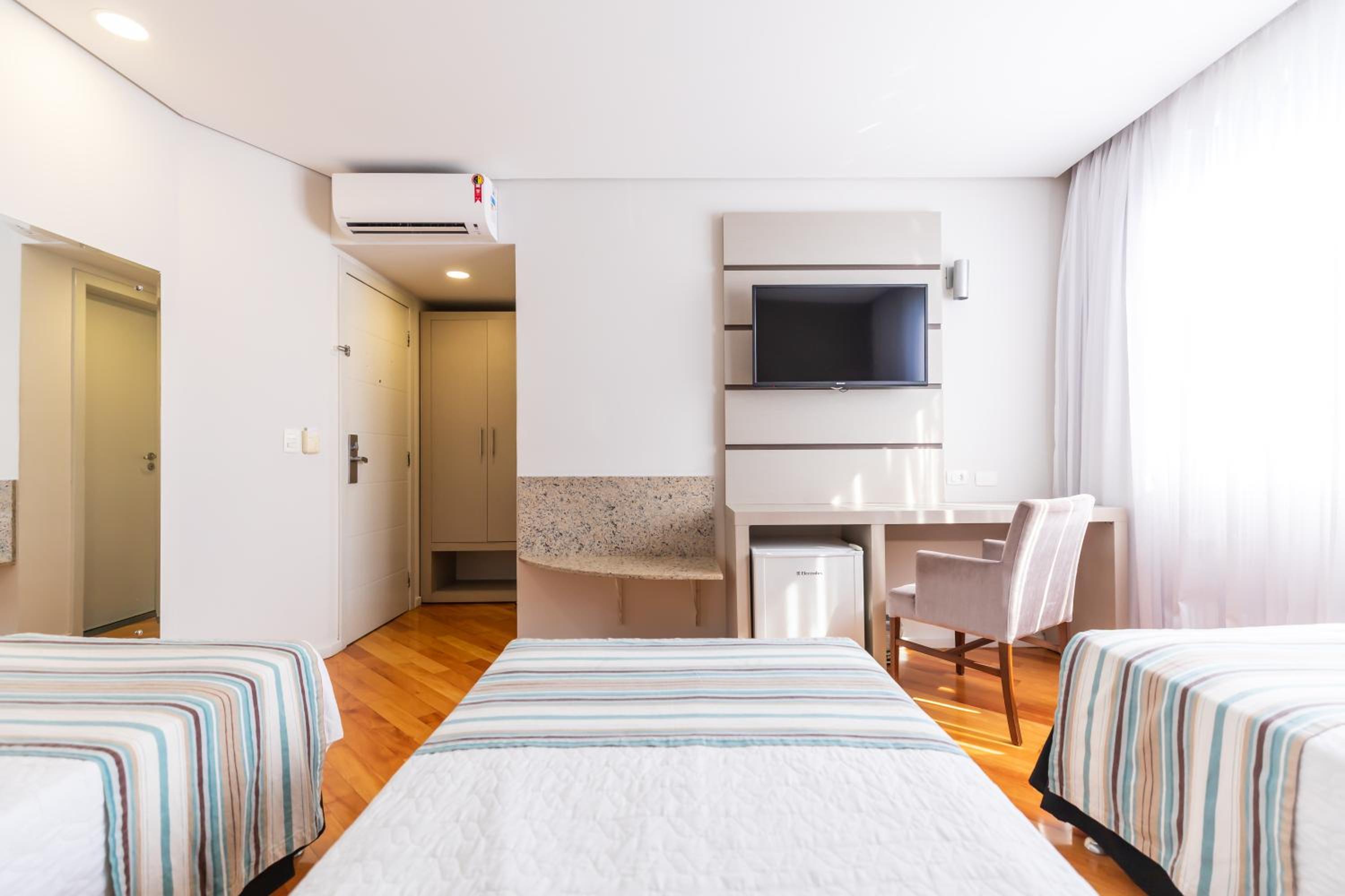 Deluxe Triple Room - Photo 16