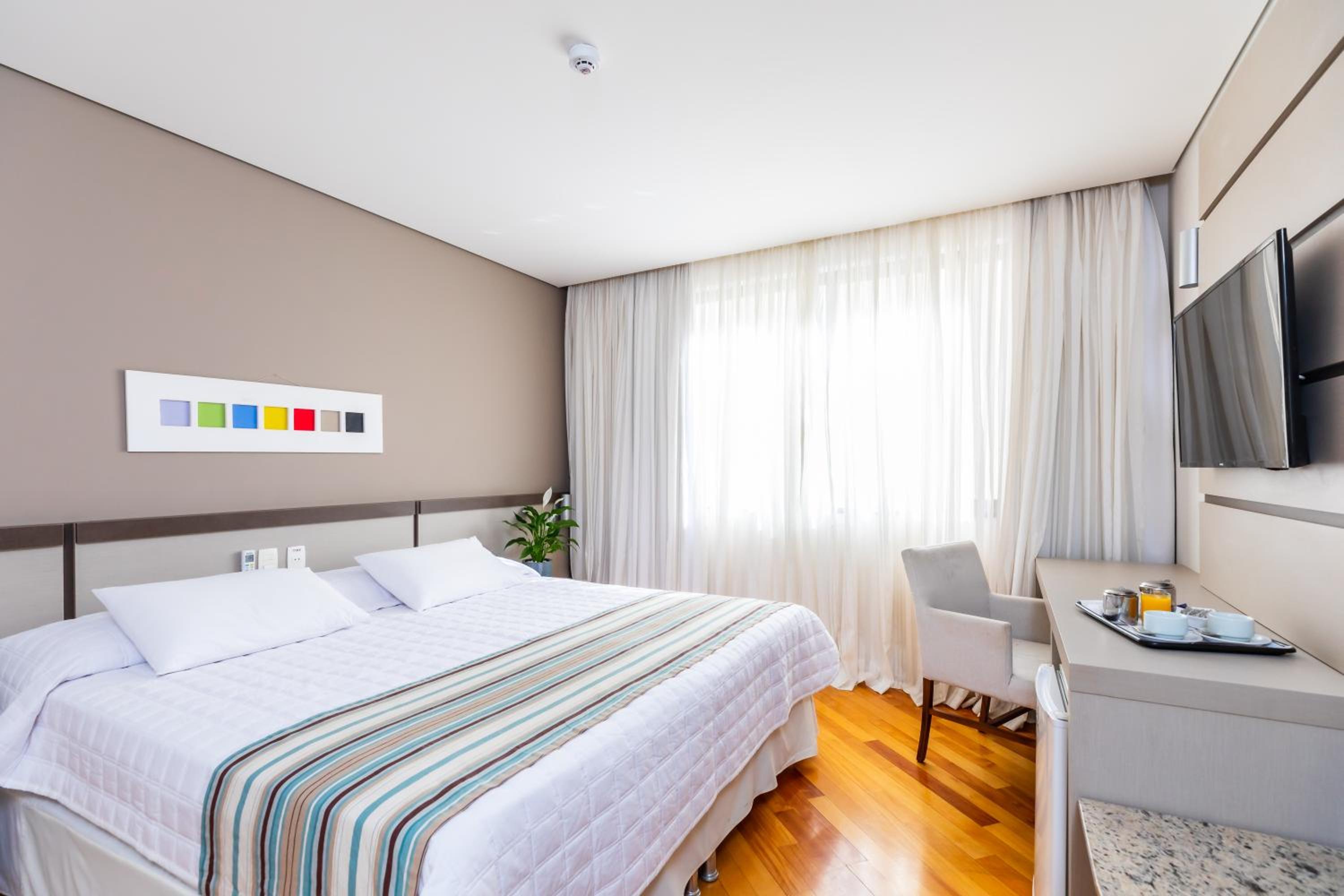 Deluxe Room with 1 Double Bed - Photo 4