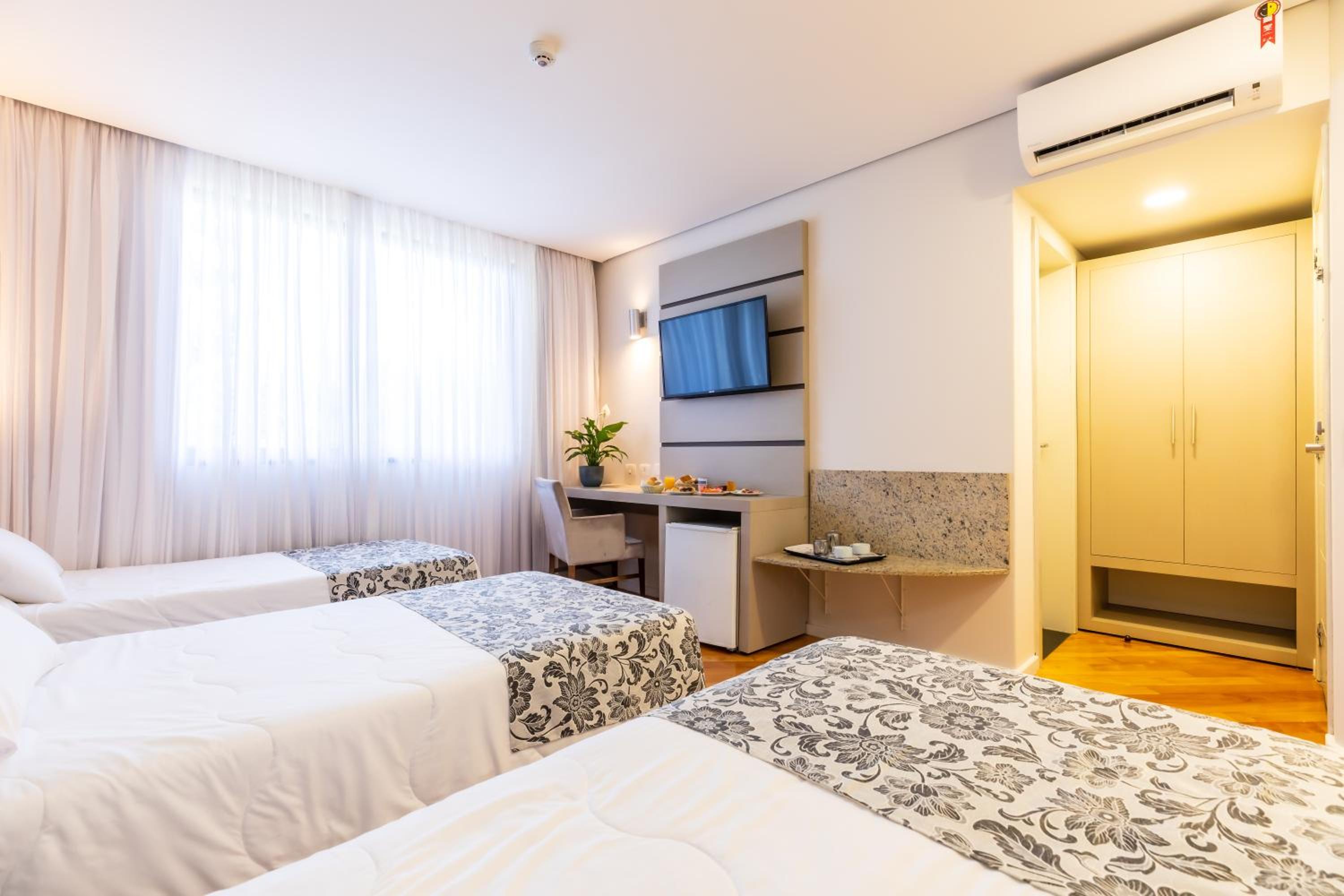 Deluxe Triple Room - Photo 18