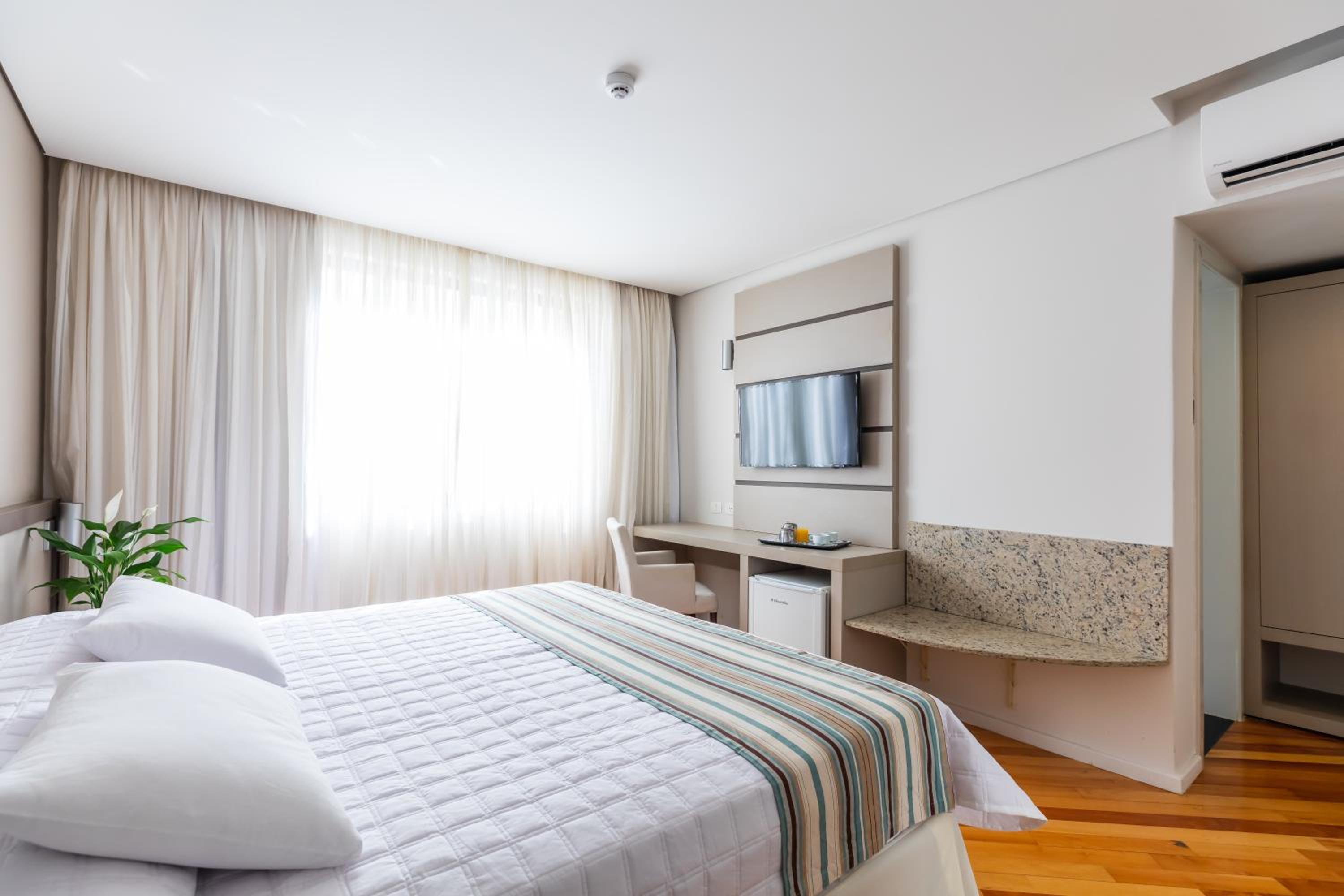 Super Deluxe Room with Pool View  photo 3