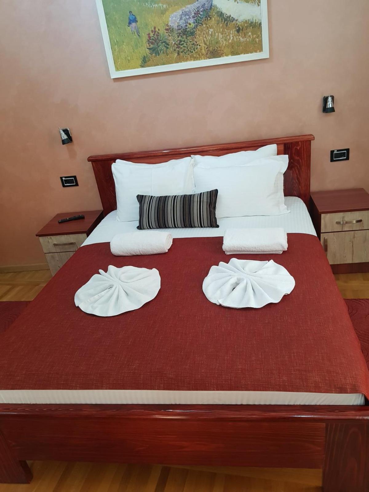 Twin Room - Photo 12