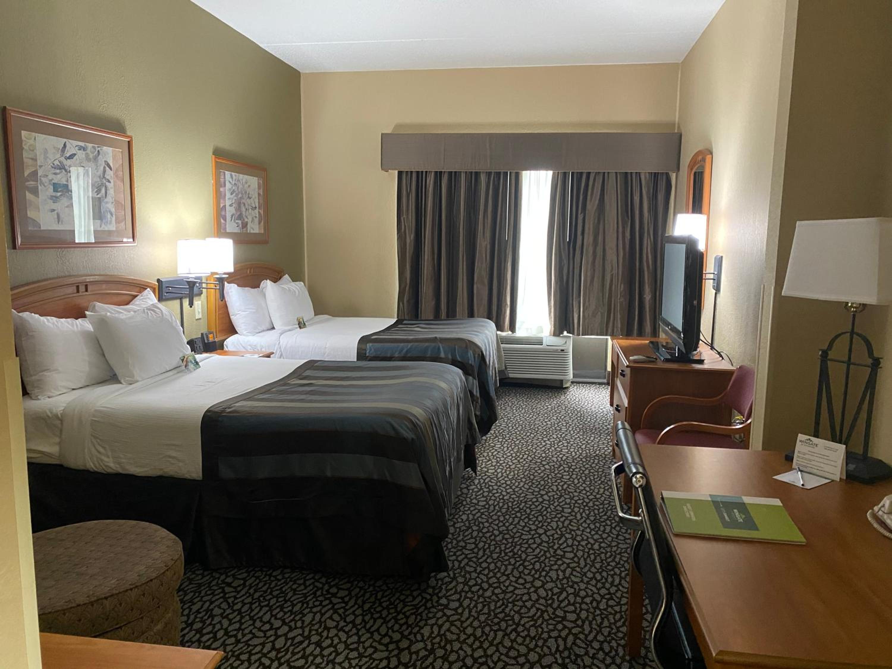 Double Room with Two Double Beds- Non-Smoking - Photo 3