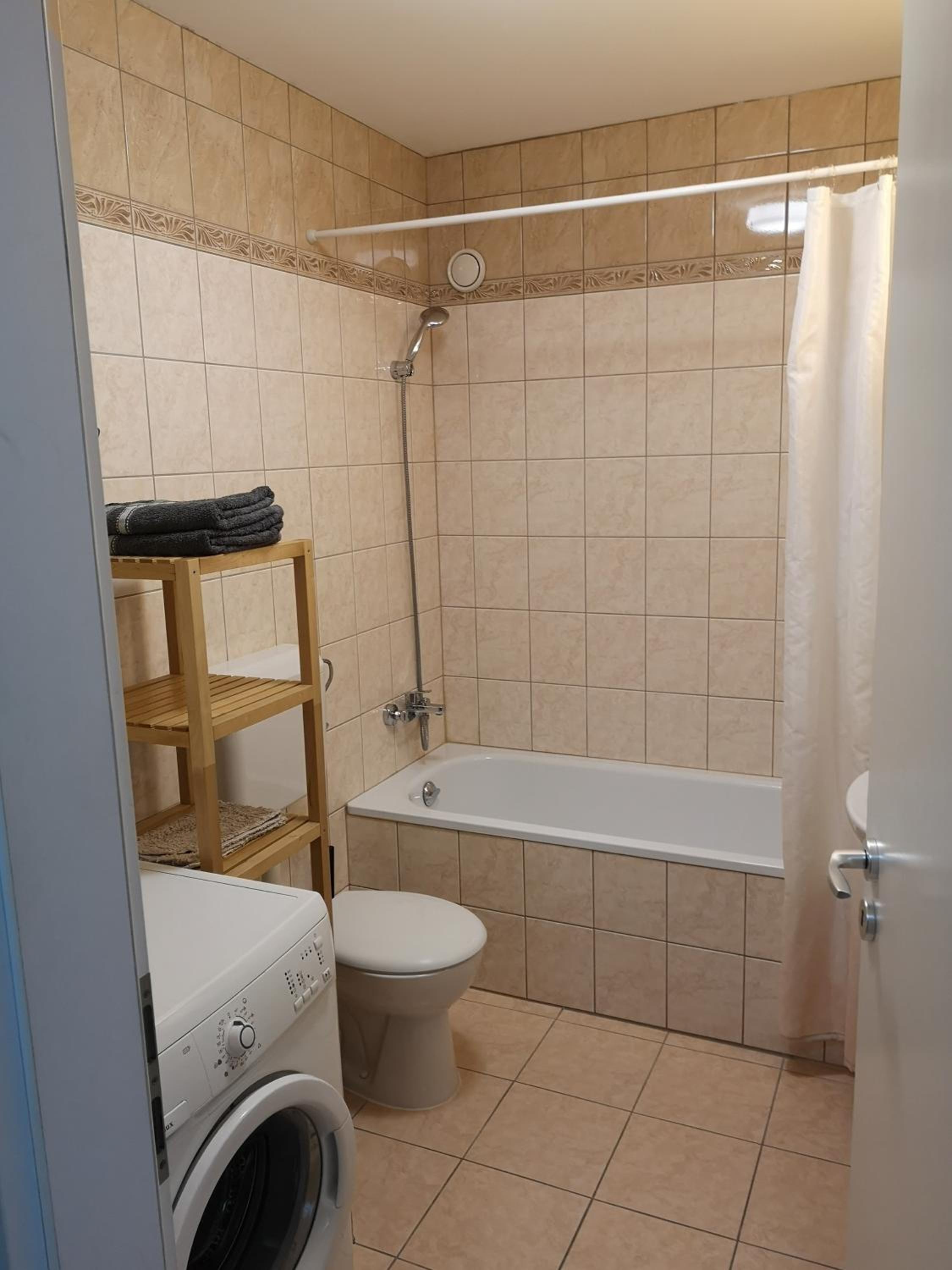 One-Bedroom Apartment - Photo 7