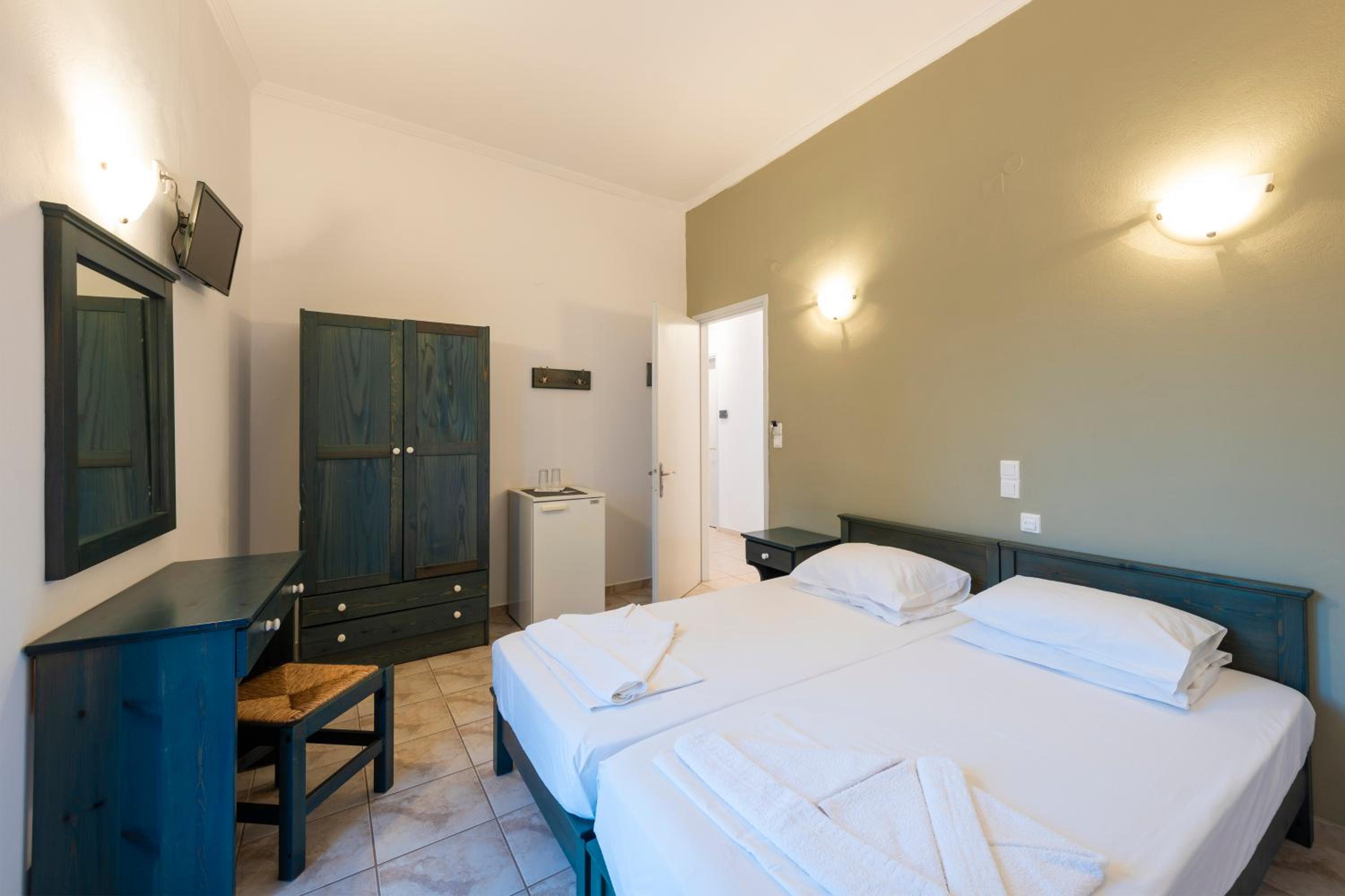 Economy Double or Twin Room with Balcony photo 3
