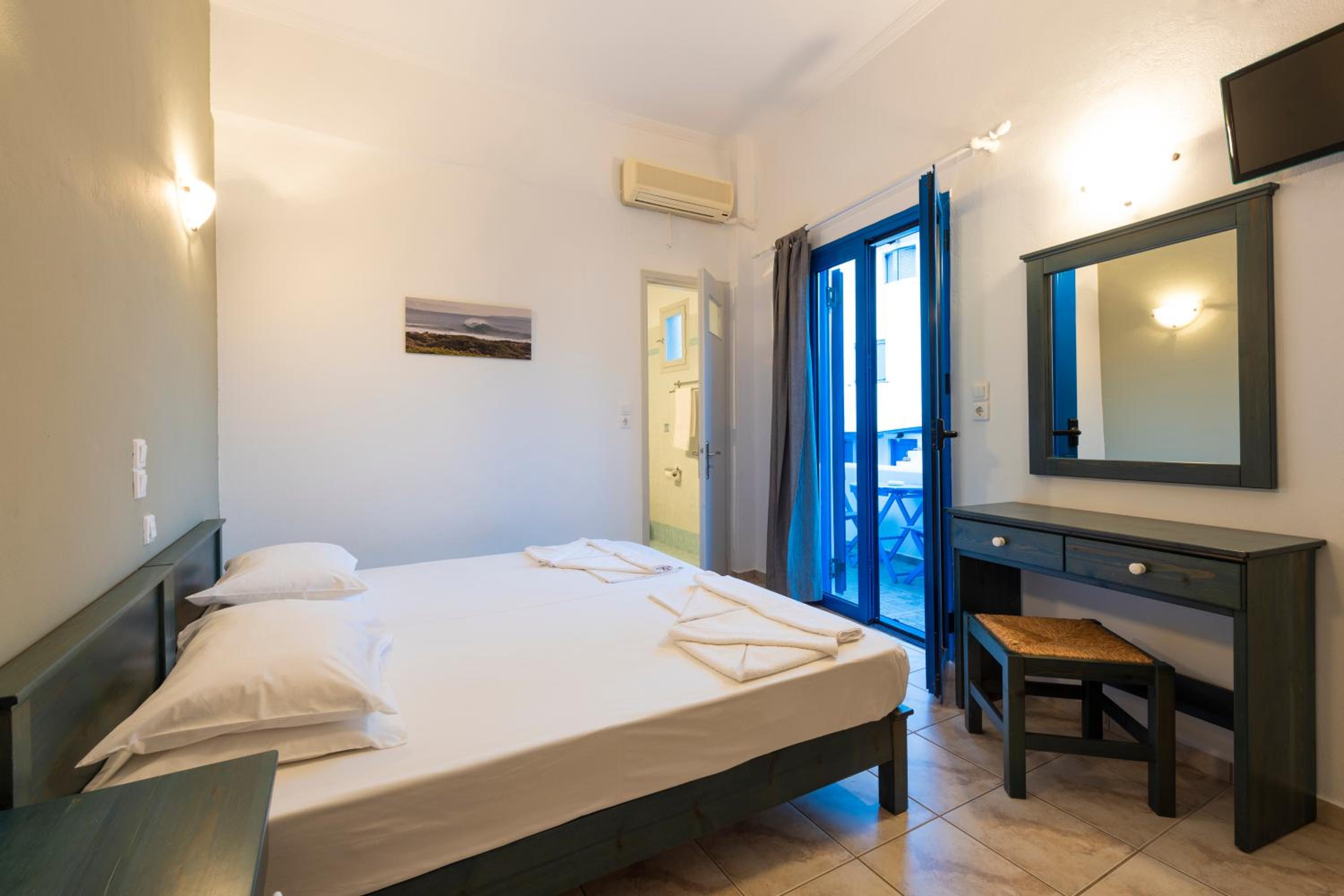 Economy Double or Twin Room with Balcony photo 2