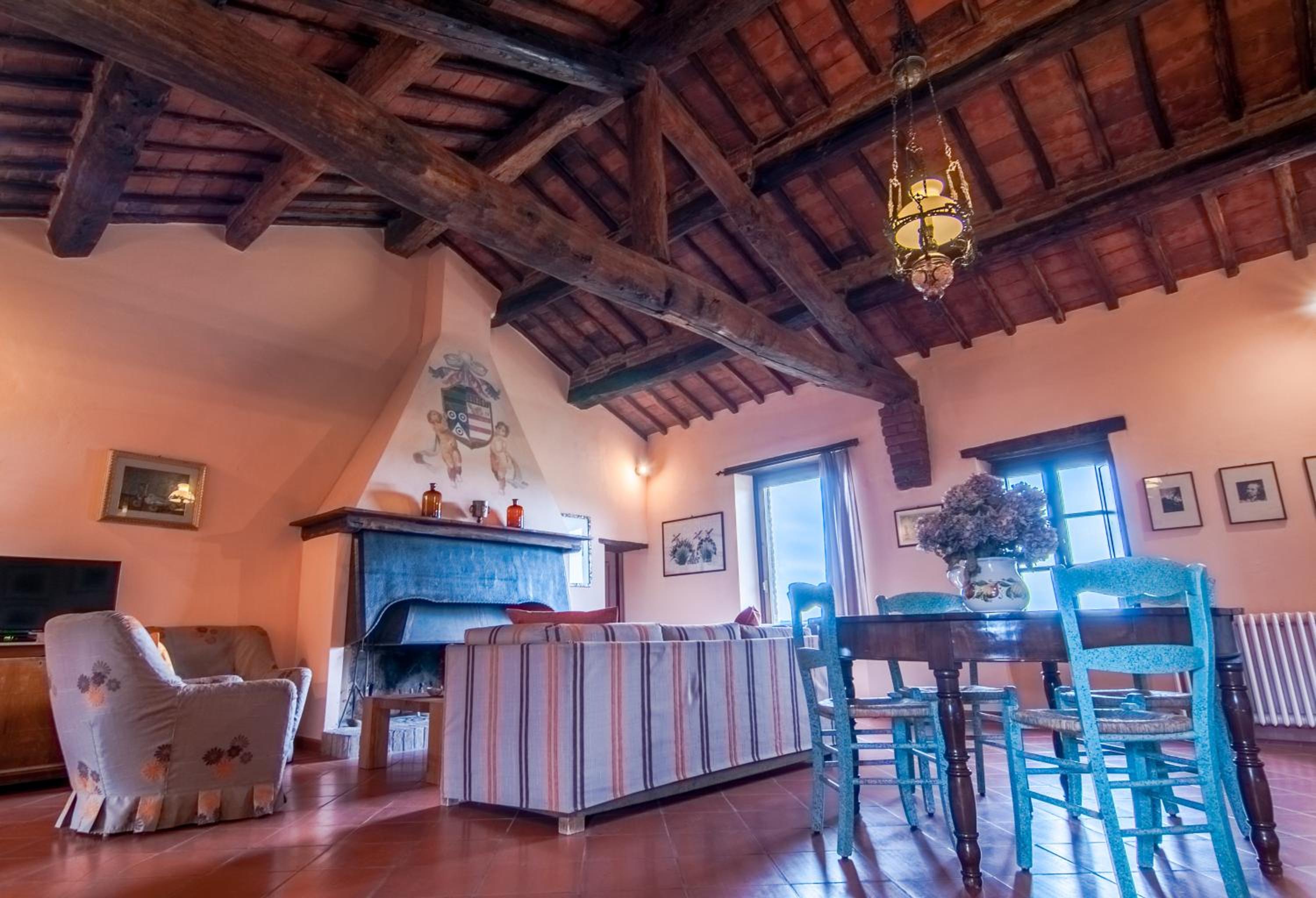 Six-Bedroom House photo 1