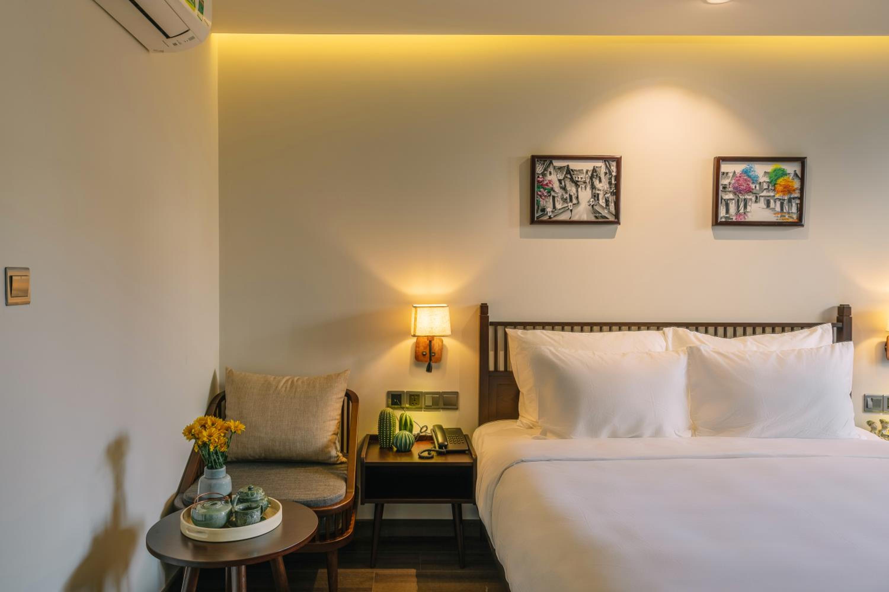 King Suite with Balcony - 1 year voucher to freely change your stay date - Photo 3