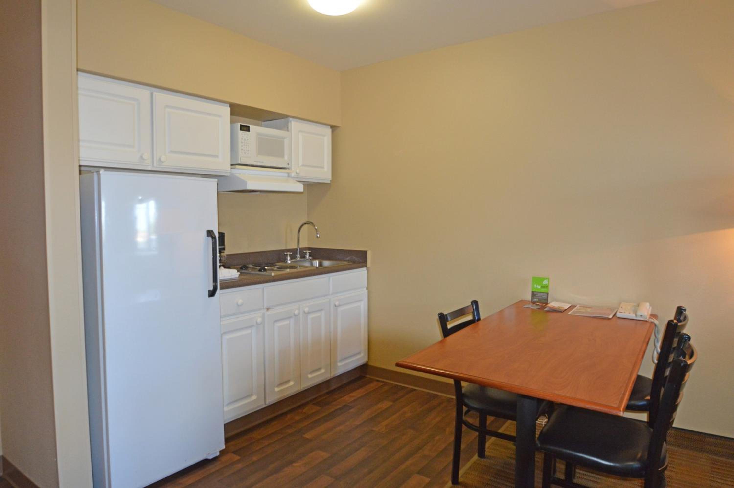 One Bedroom Suite With 2 Queen Beds - Non-Smoking photo 3
