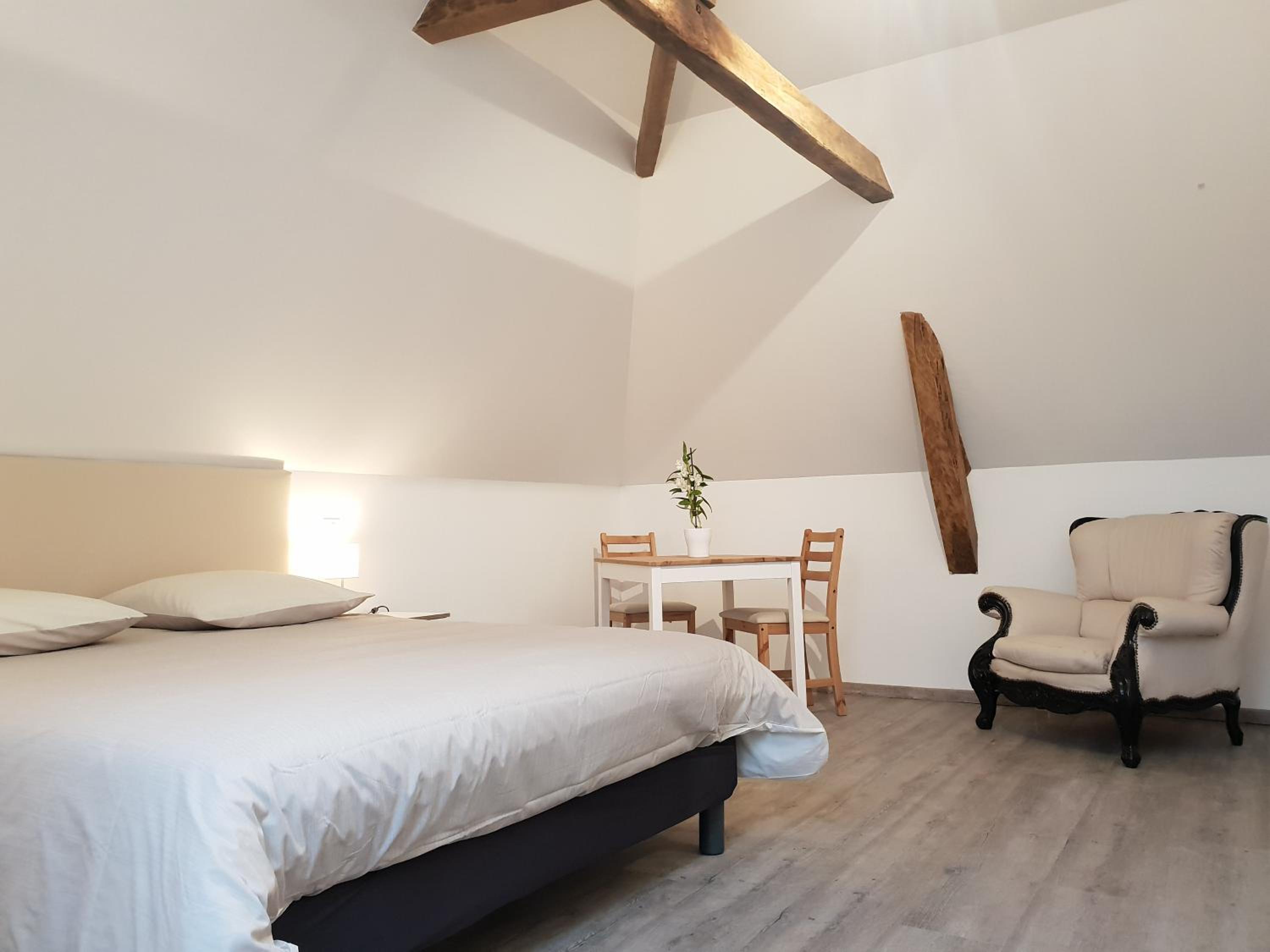 Double Room with Private Bathroom - Photo 4