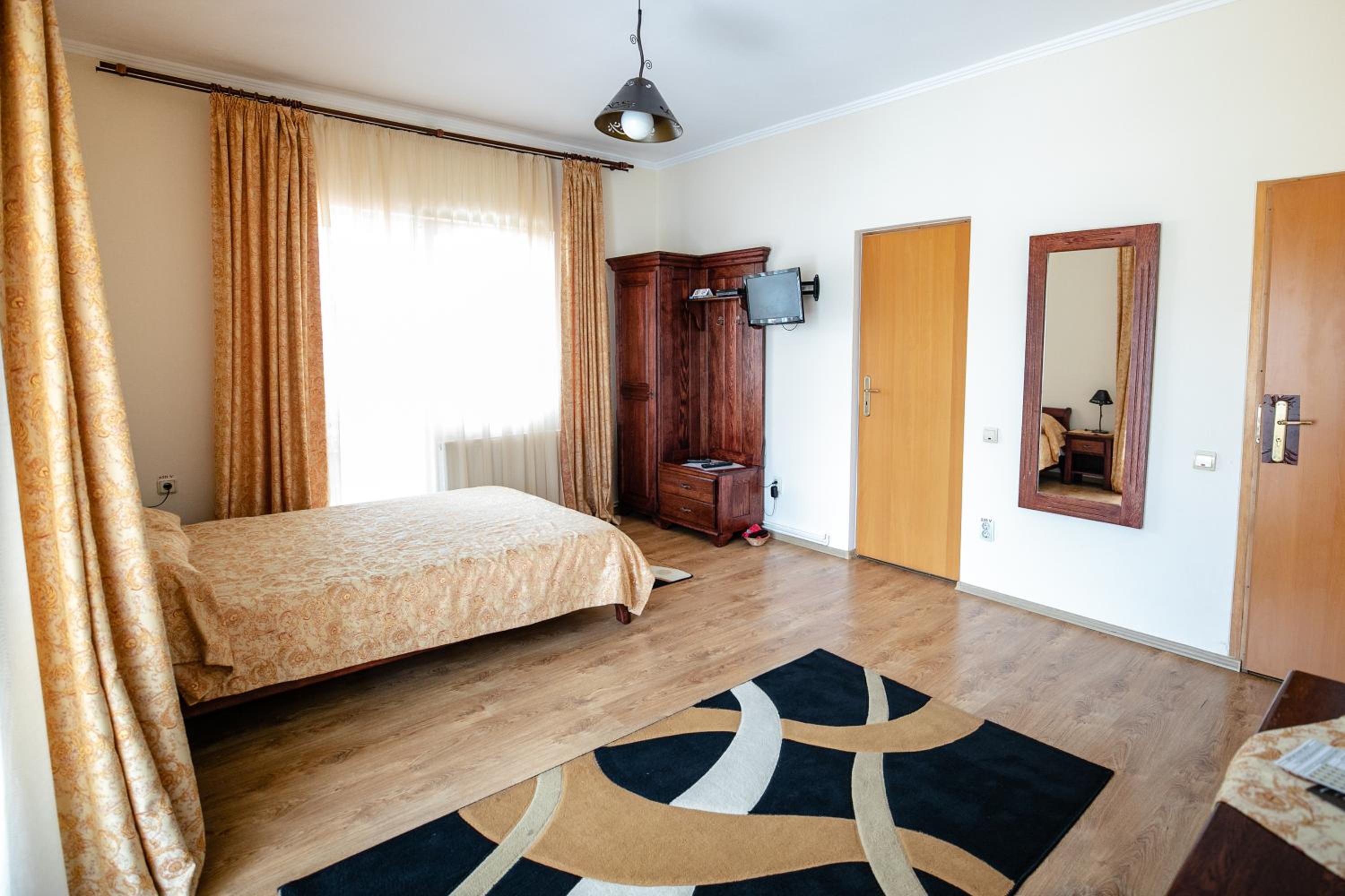 Double Room with Private Bathroom photo 3