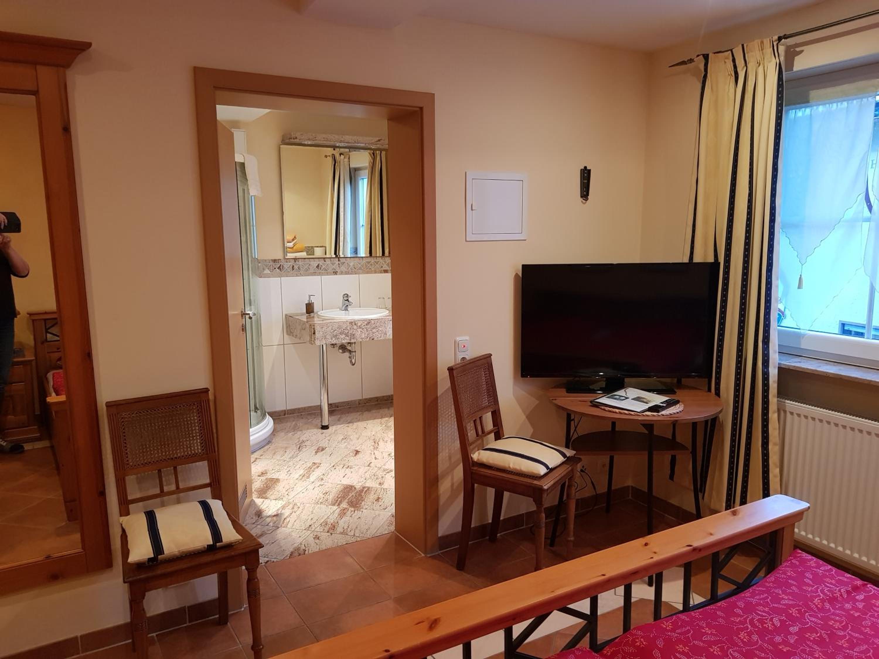 Double Room with Private Bathroom photo 3