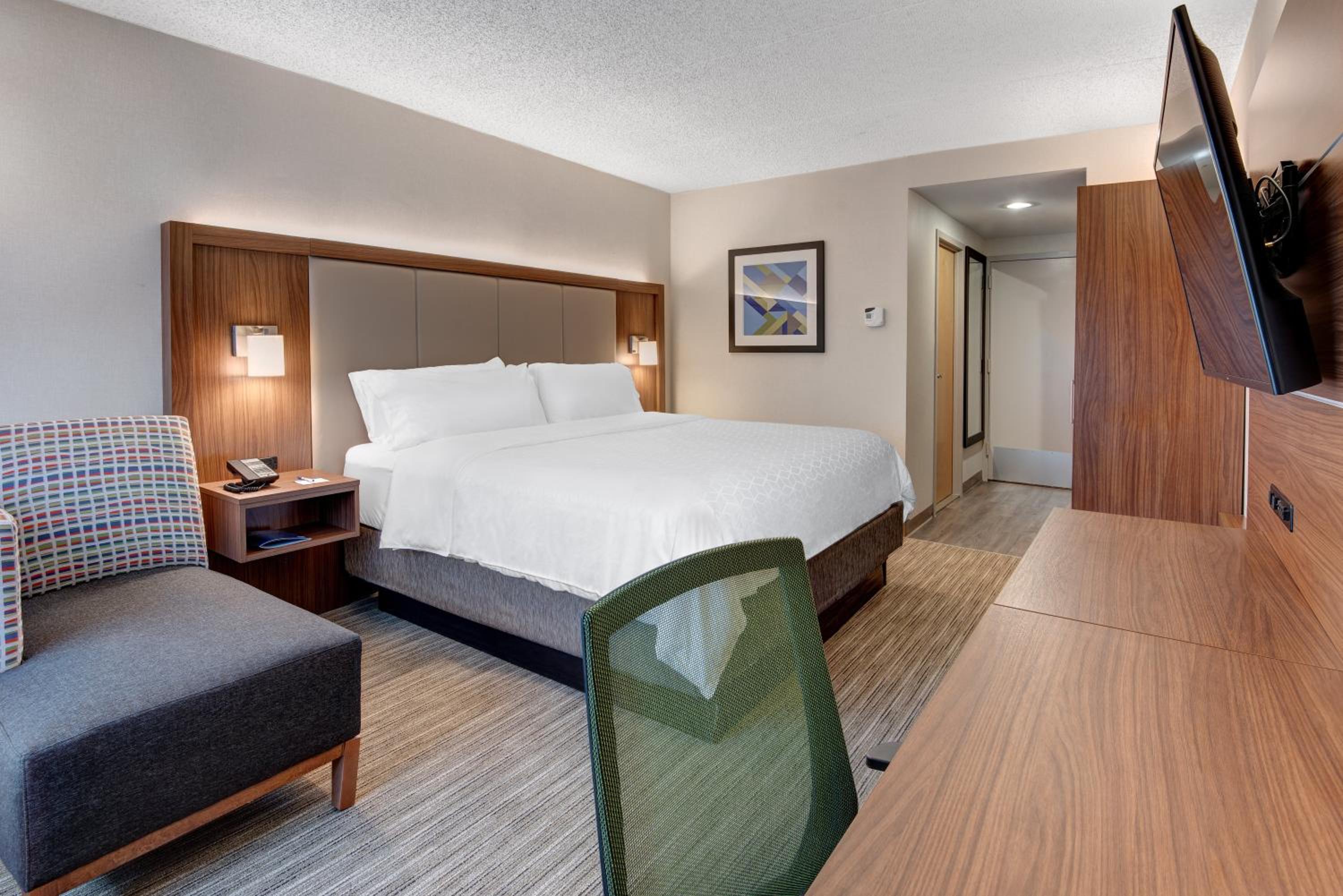 Standard King Room - Photo 3