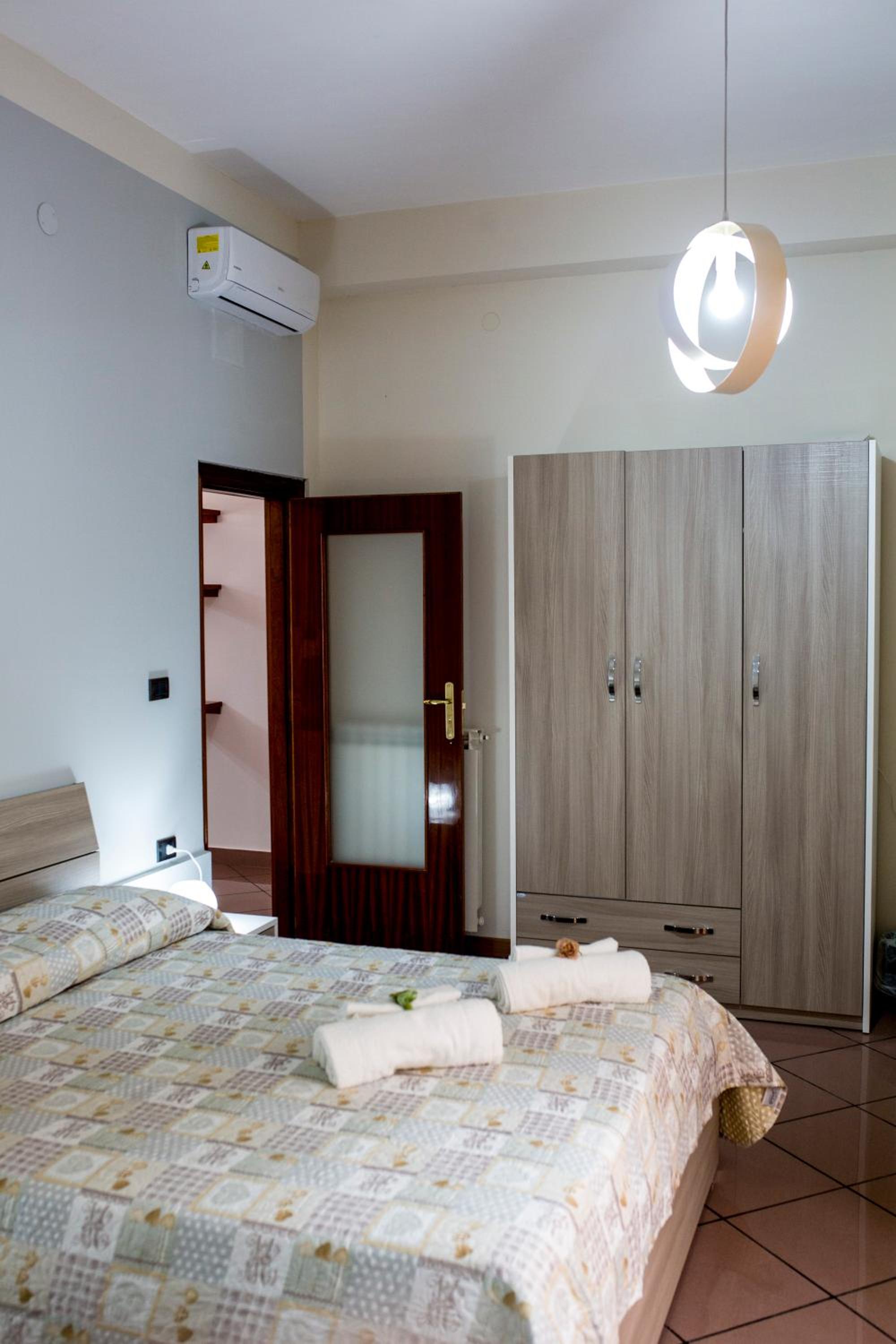 Family Room with Private Bathroom - Photo 4