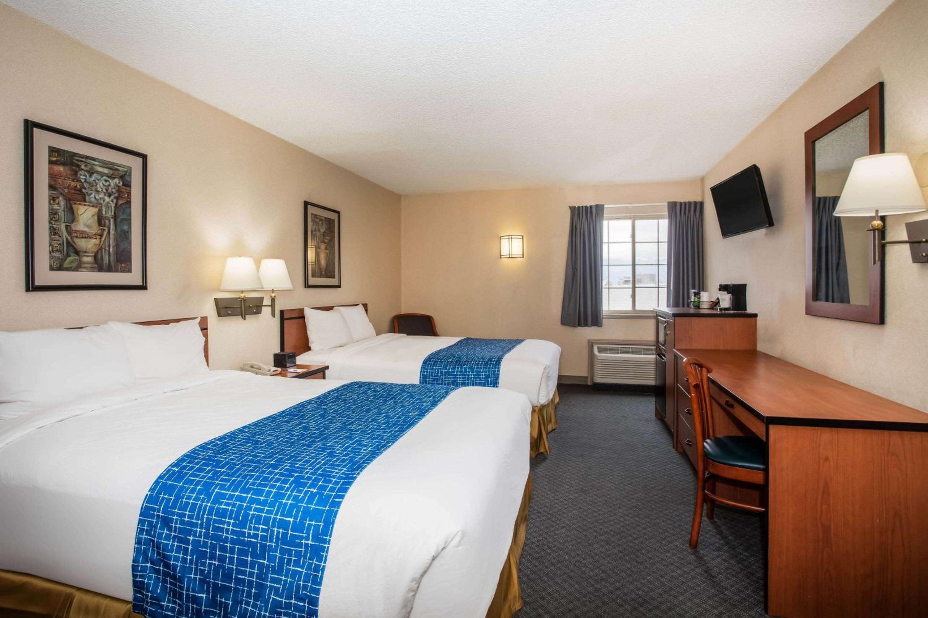 Queen Room with Two Queen Beds - Non-Smoking - Photo 1