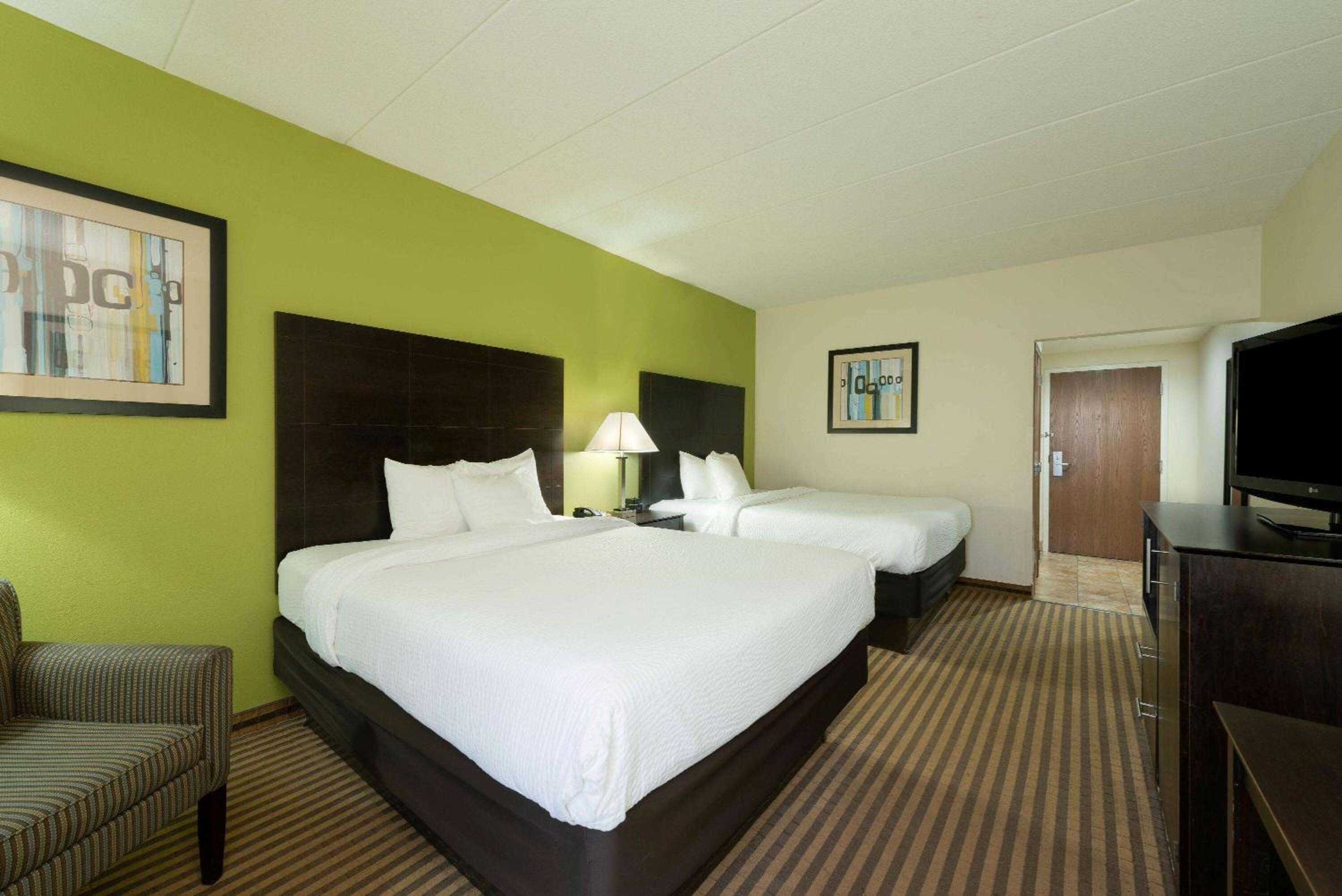 Queen Room with Two Queen Beds - Photo 1