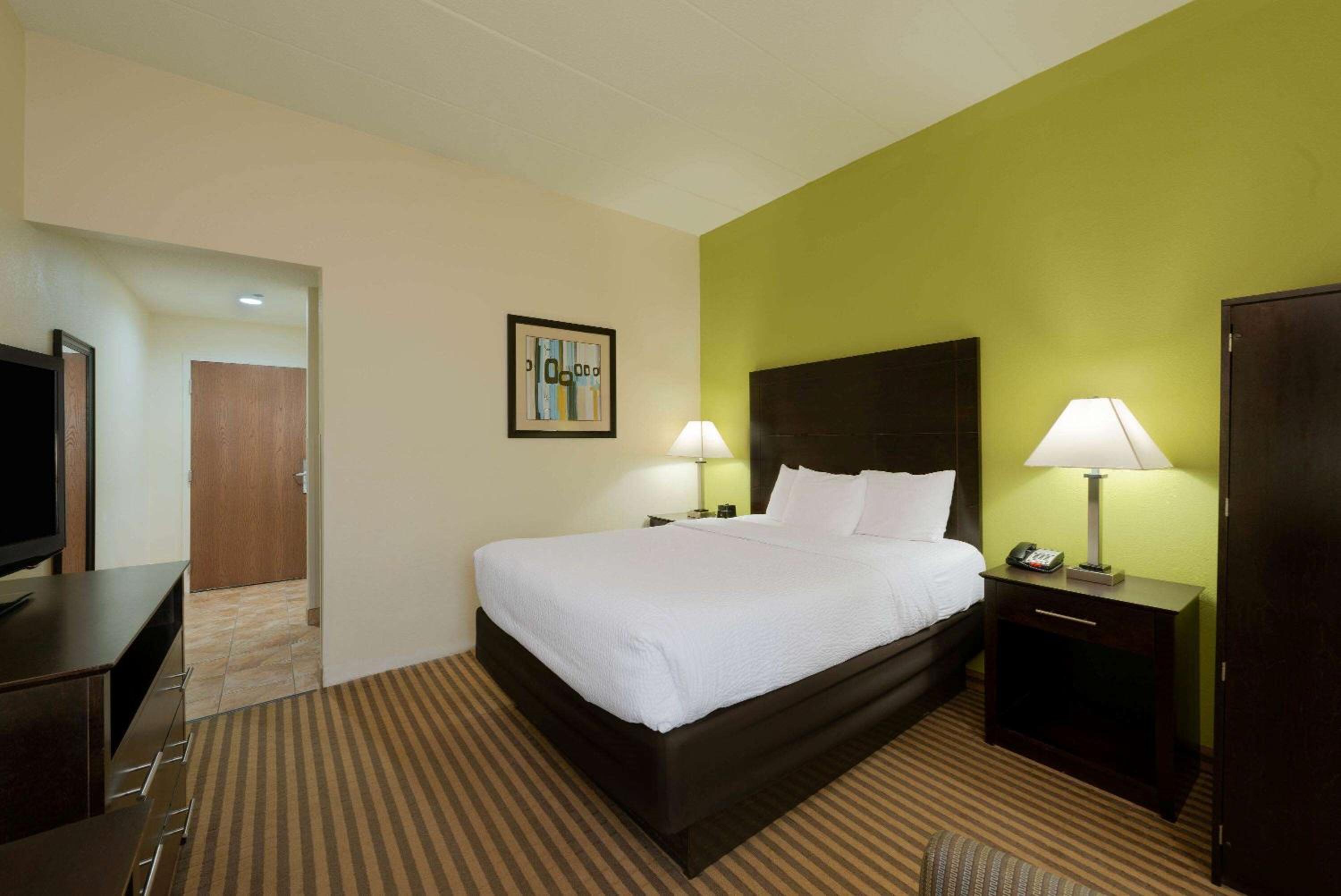 Superior Queen Room - Non-Smoking