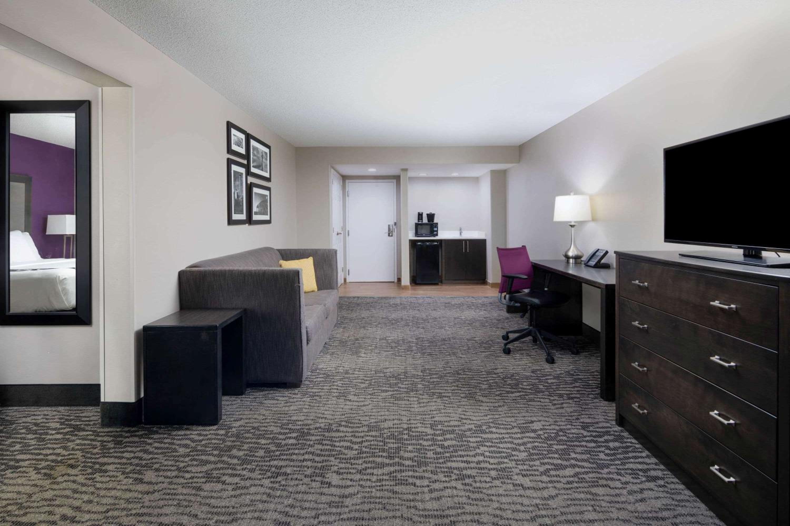 King Studio Suite - Non-Smoking - Photo 1