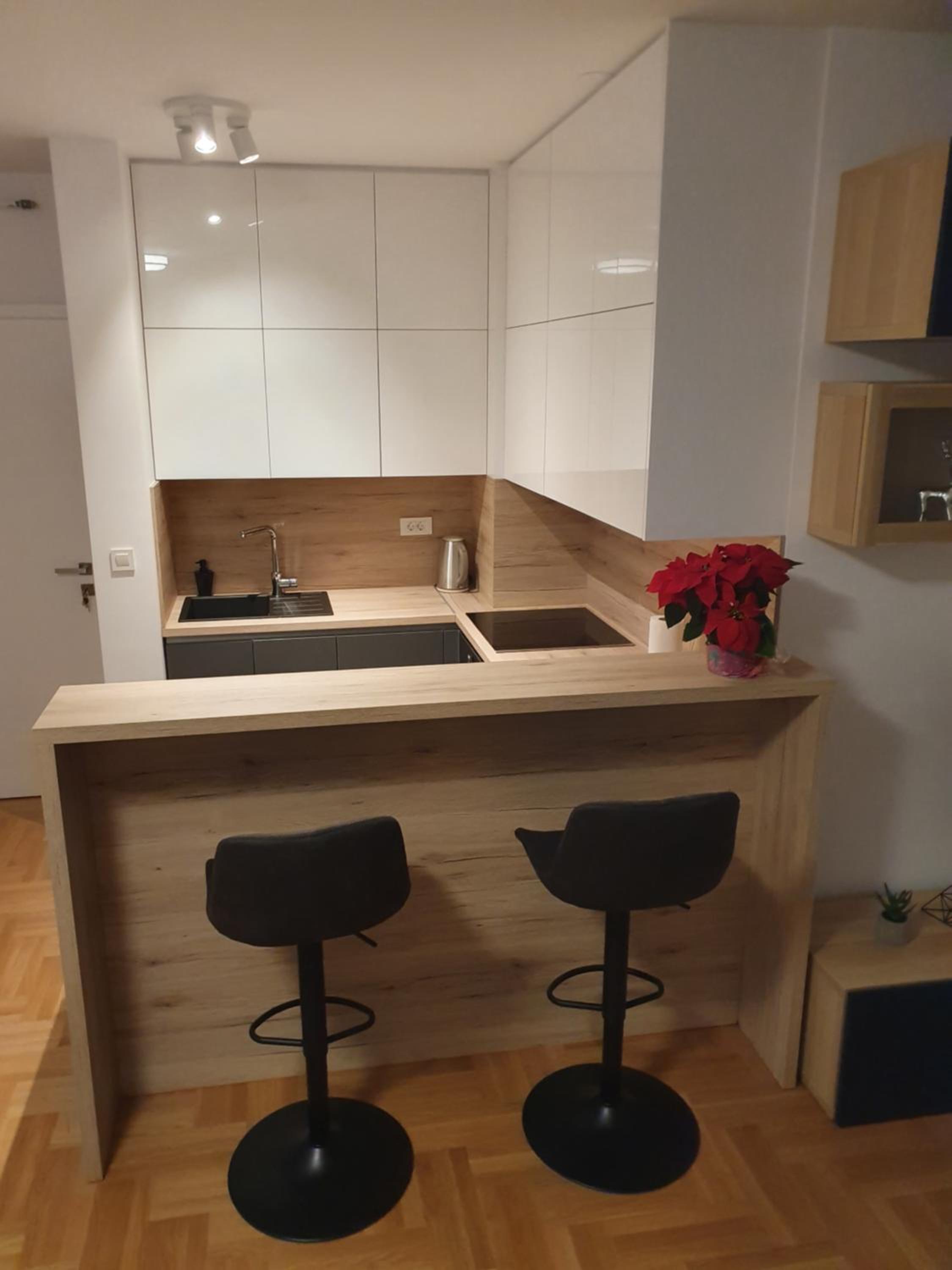 One-Bedroom Apartment - Photo 19